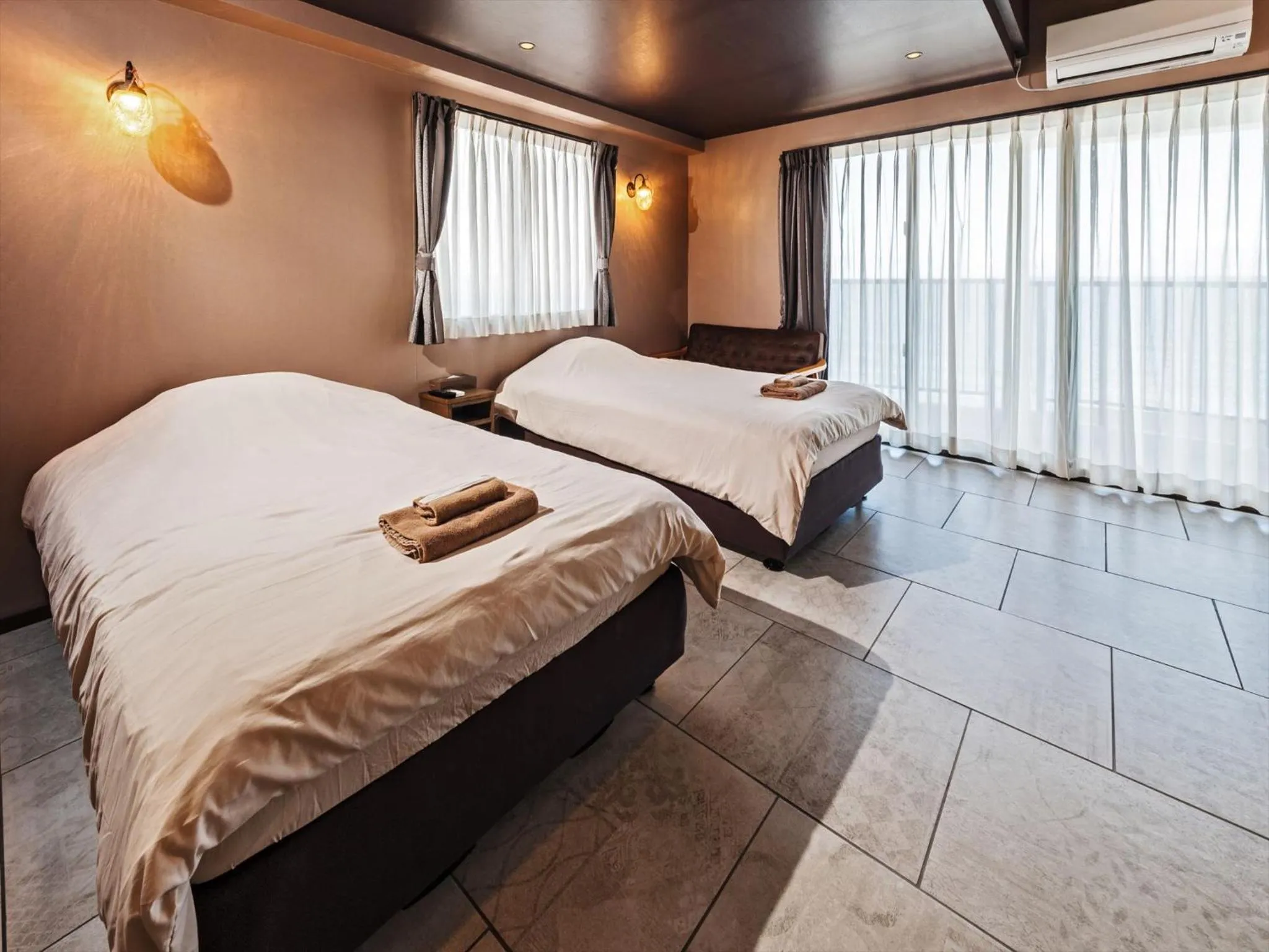 Photo of the whole room, Bed in Hotel Sunset American