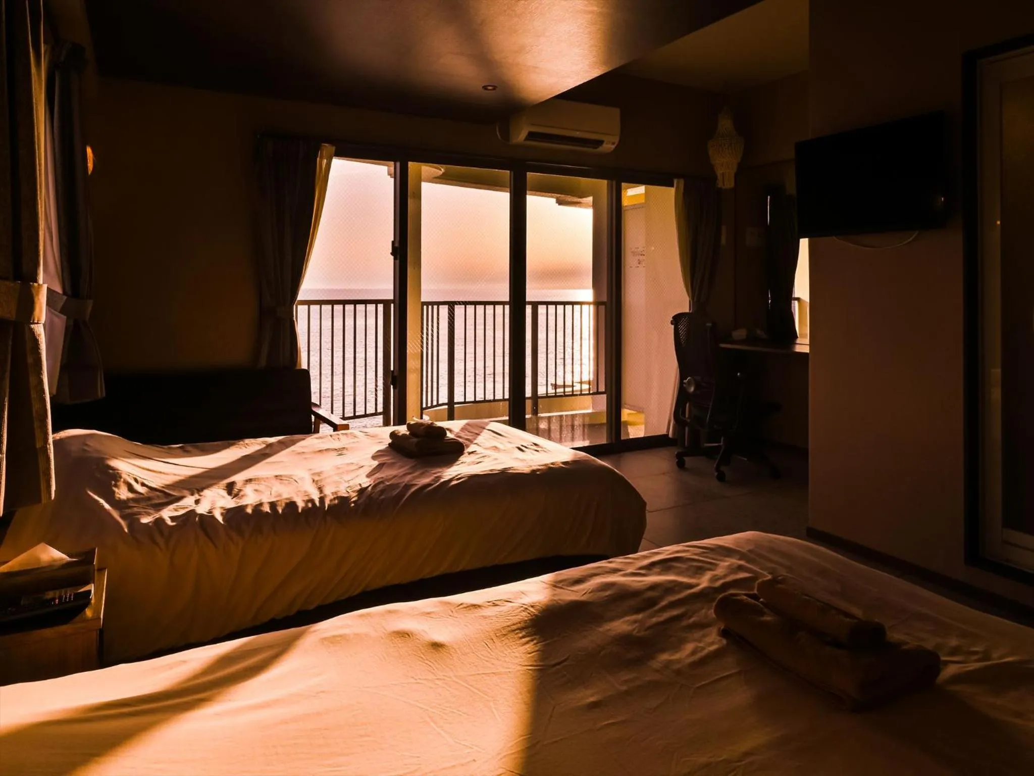 Bed in Hotel Sunset American