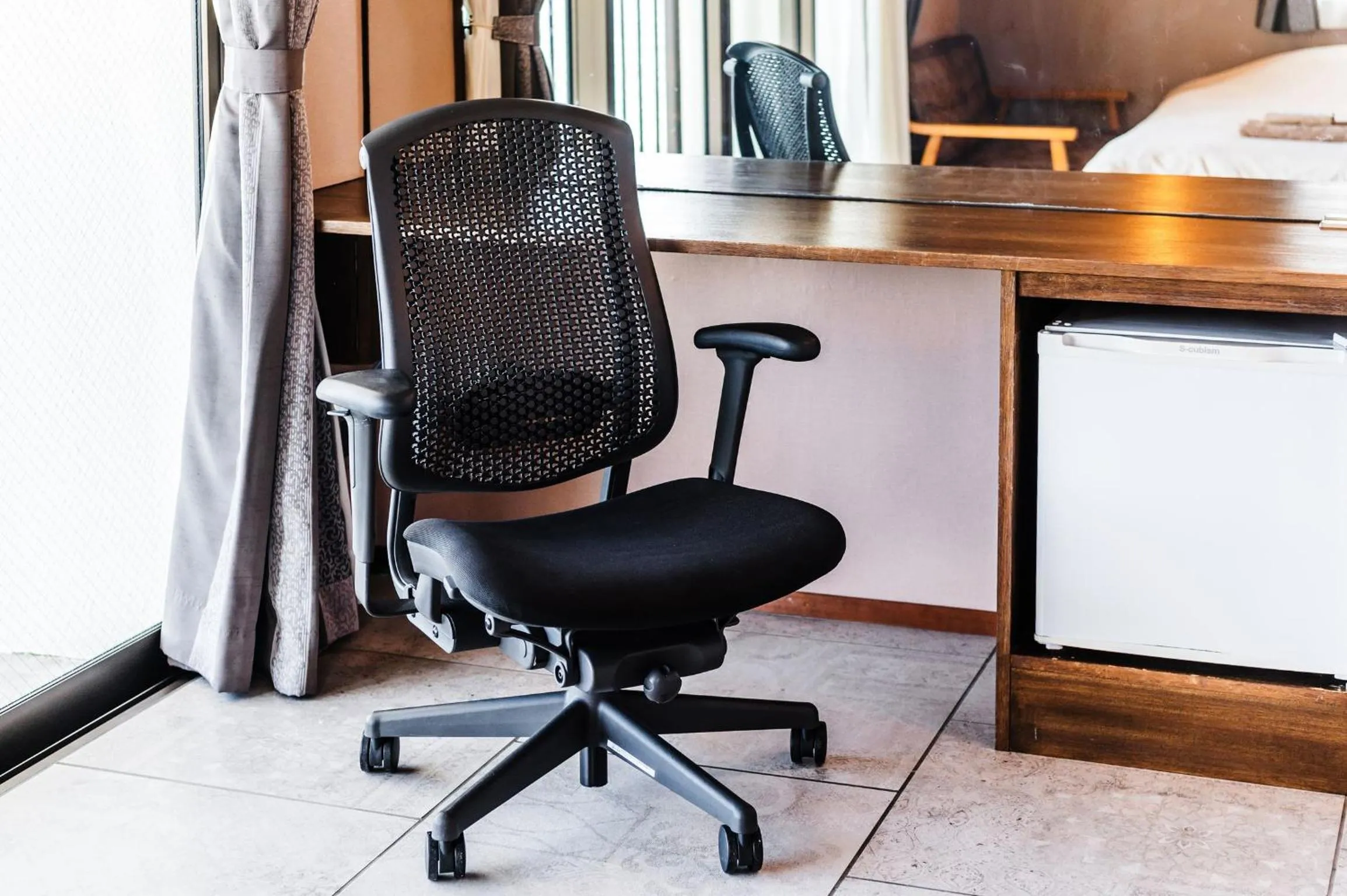 hair dresser in Hotel Sunset American