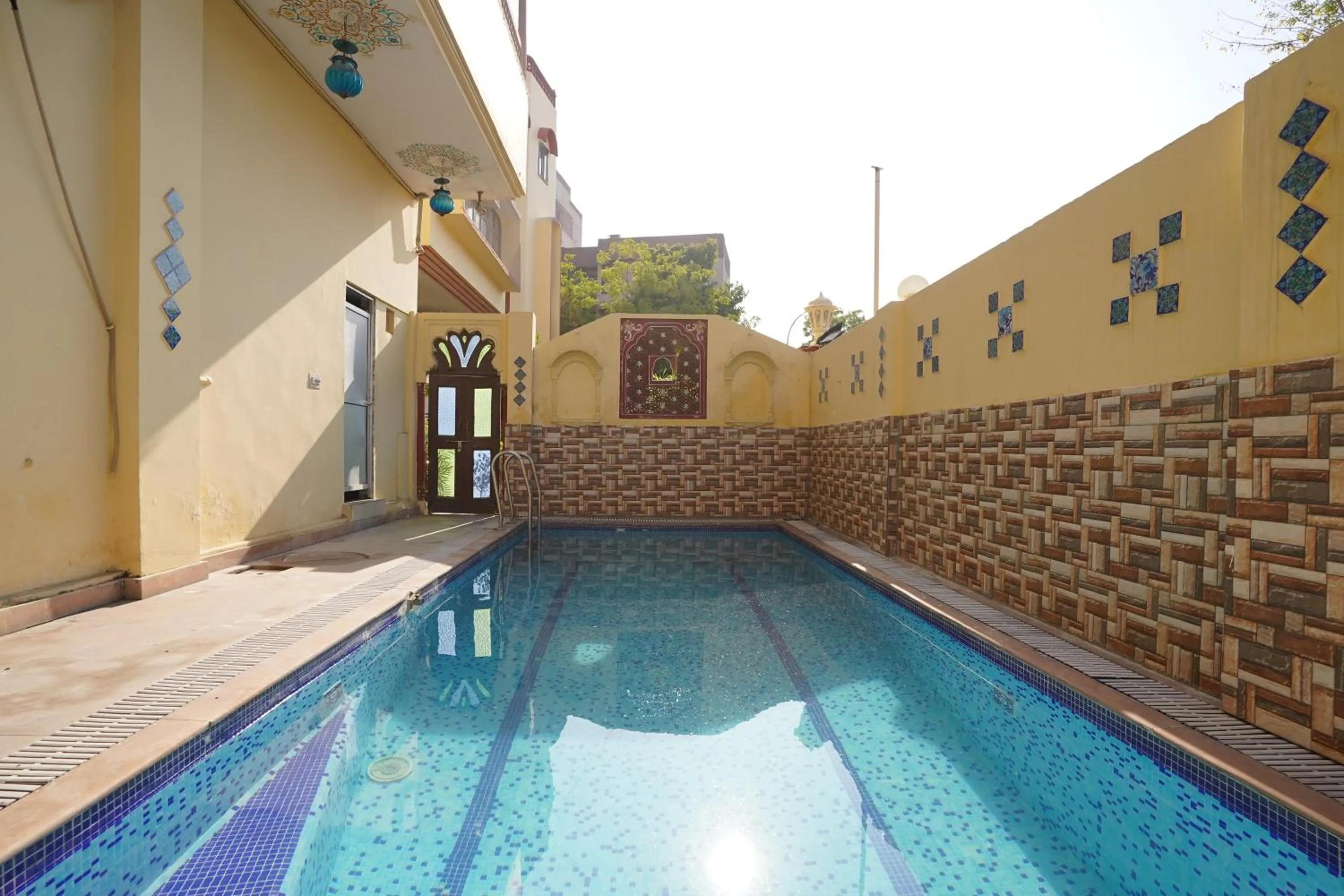 Swimming pool in Hotel Radoli House - A Heritage Hotel