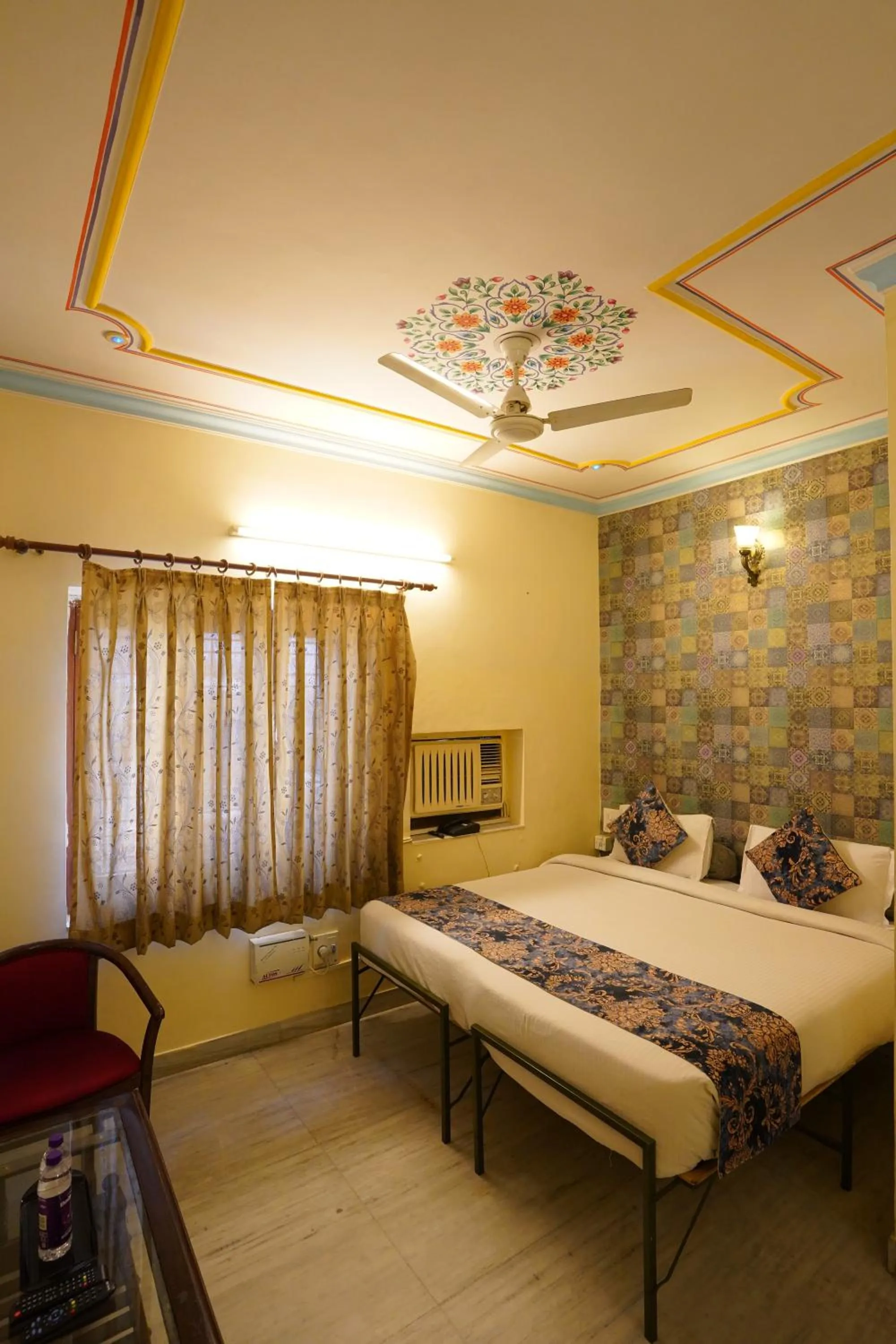 Bed in Hotel Radoli House - A Heritage Hotel