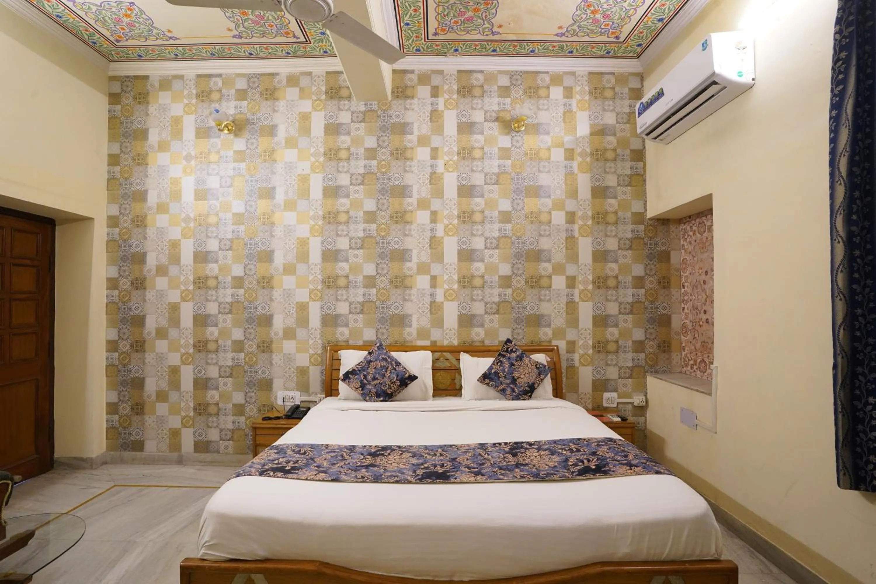 Photo of the whole room, Bed in Hotel Radoli House - A Heritage Hotel