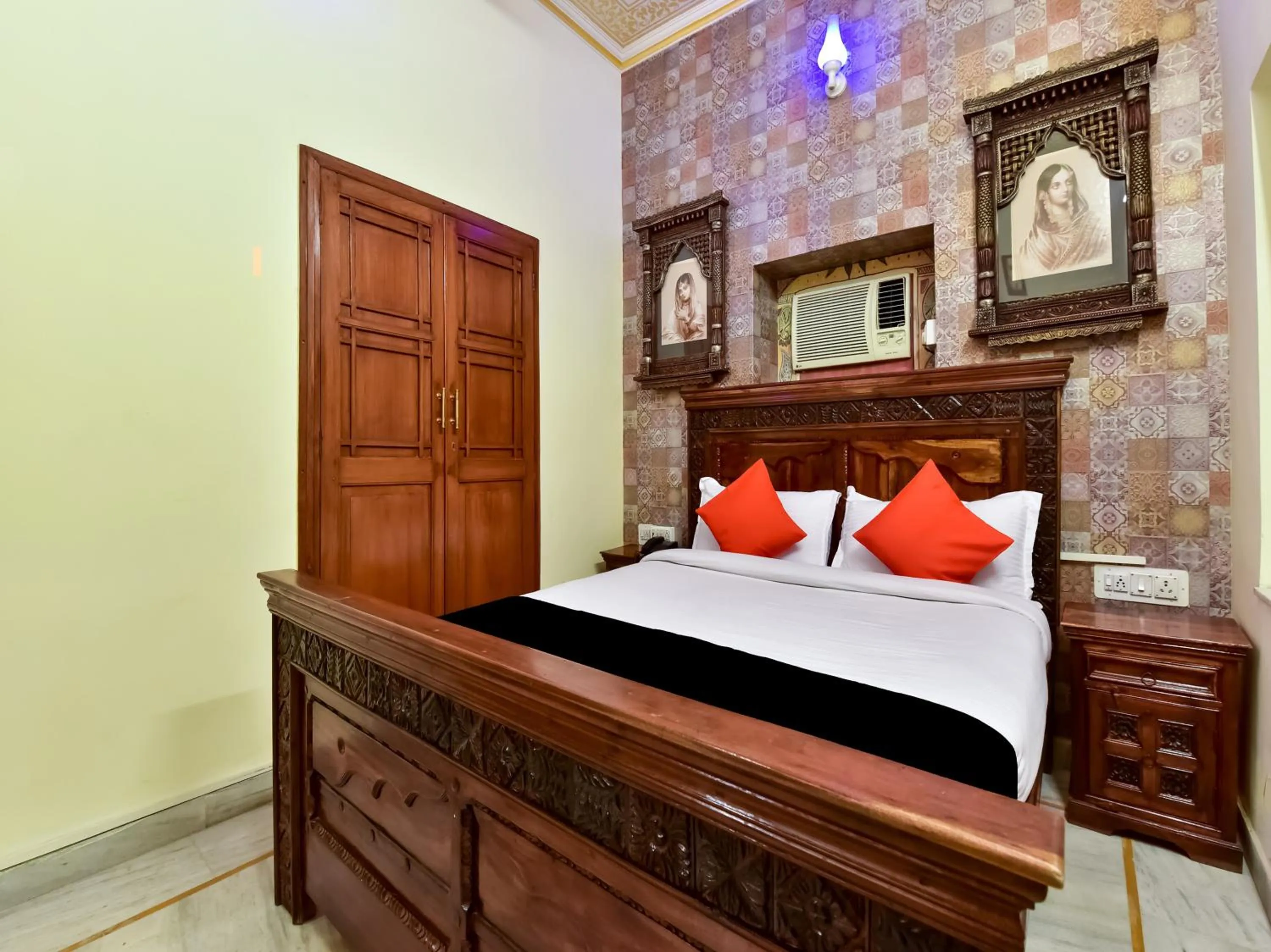 Bedroom, Bed in Hotel Radoli House - A Heritage Hotel