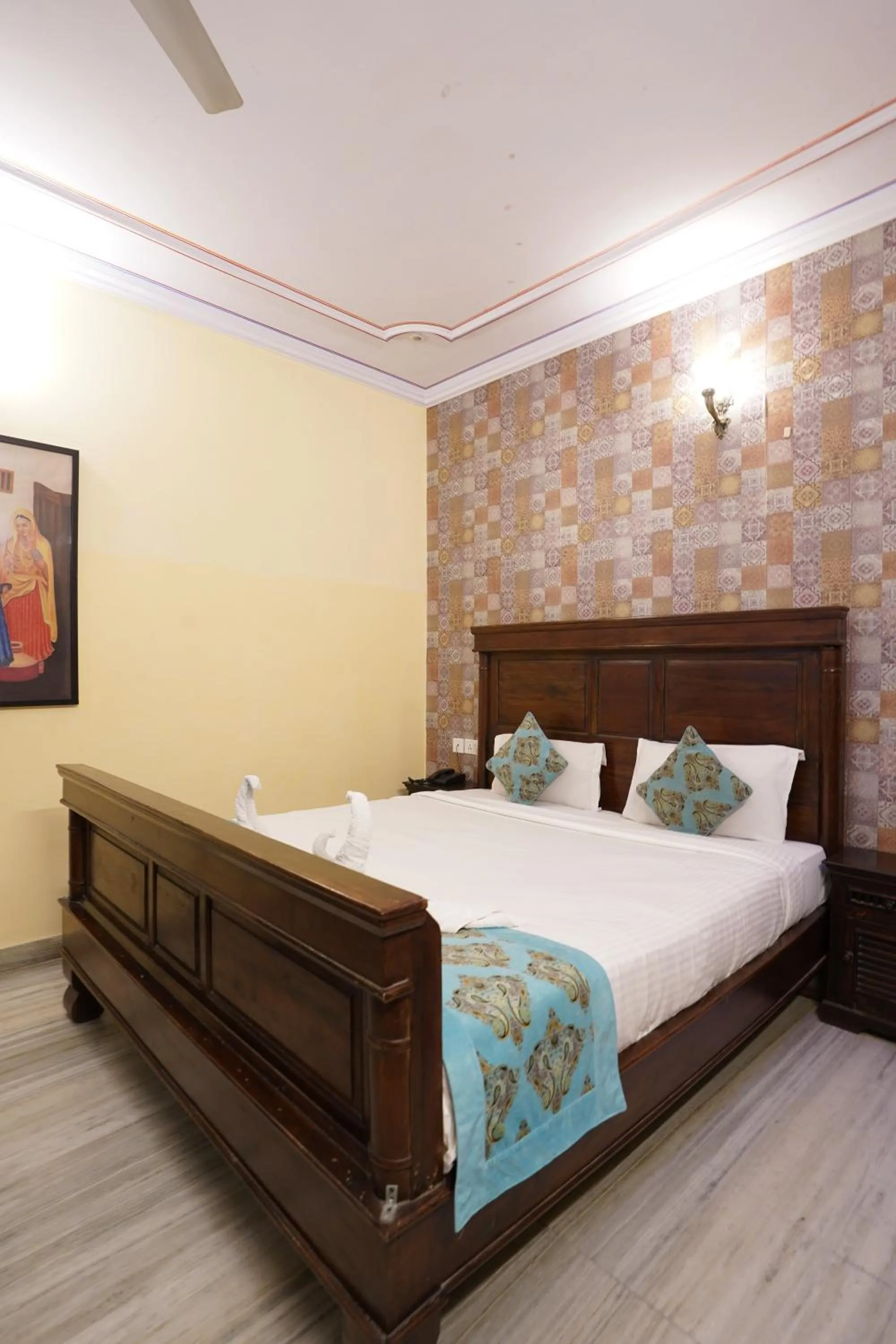 Bed in Hotel Radoli House - A Heritage Hotel