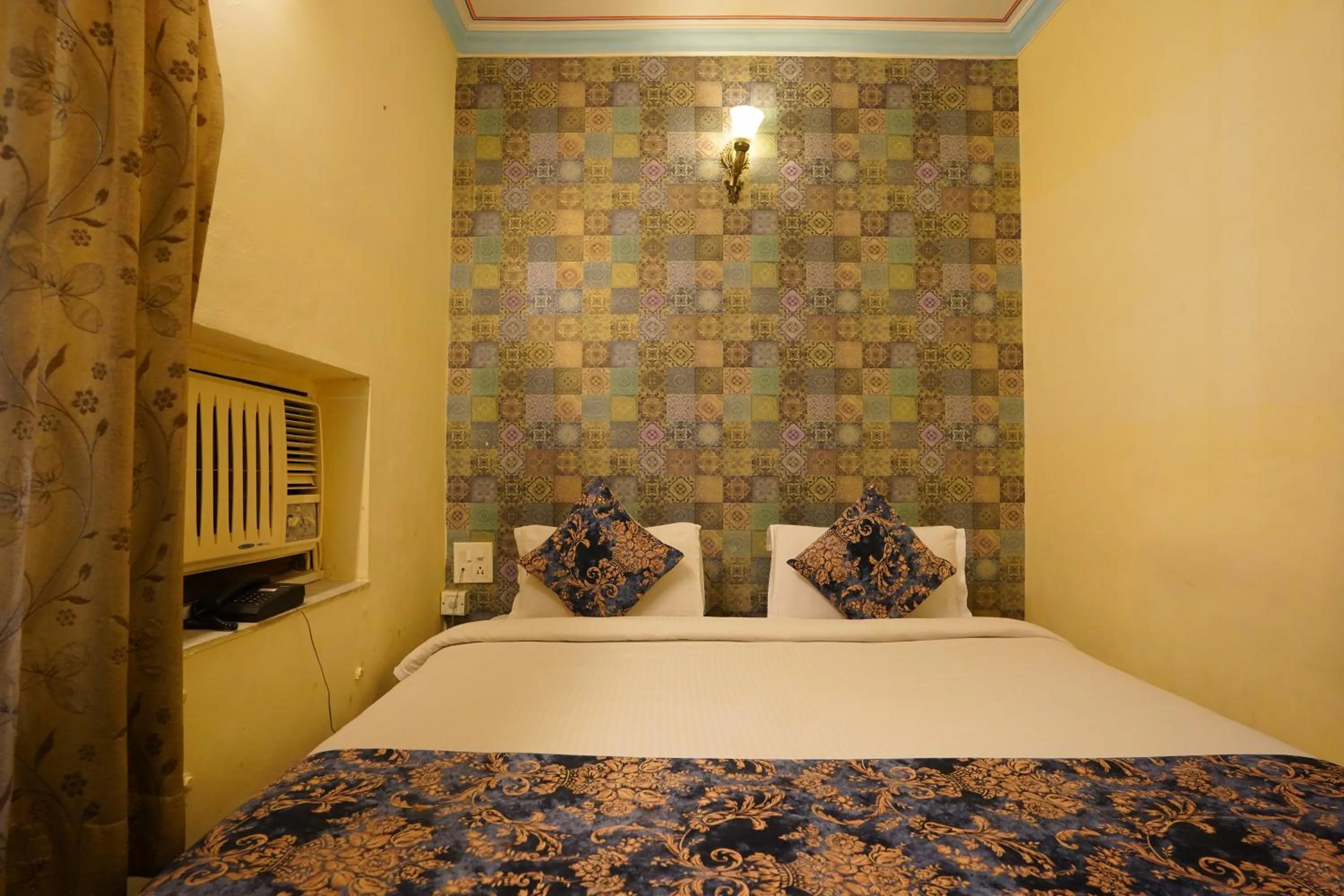 Bedroom, Bed in Hotel Radoli House - A Heritage Hotel