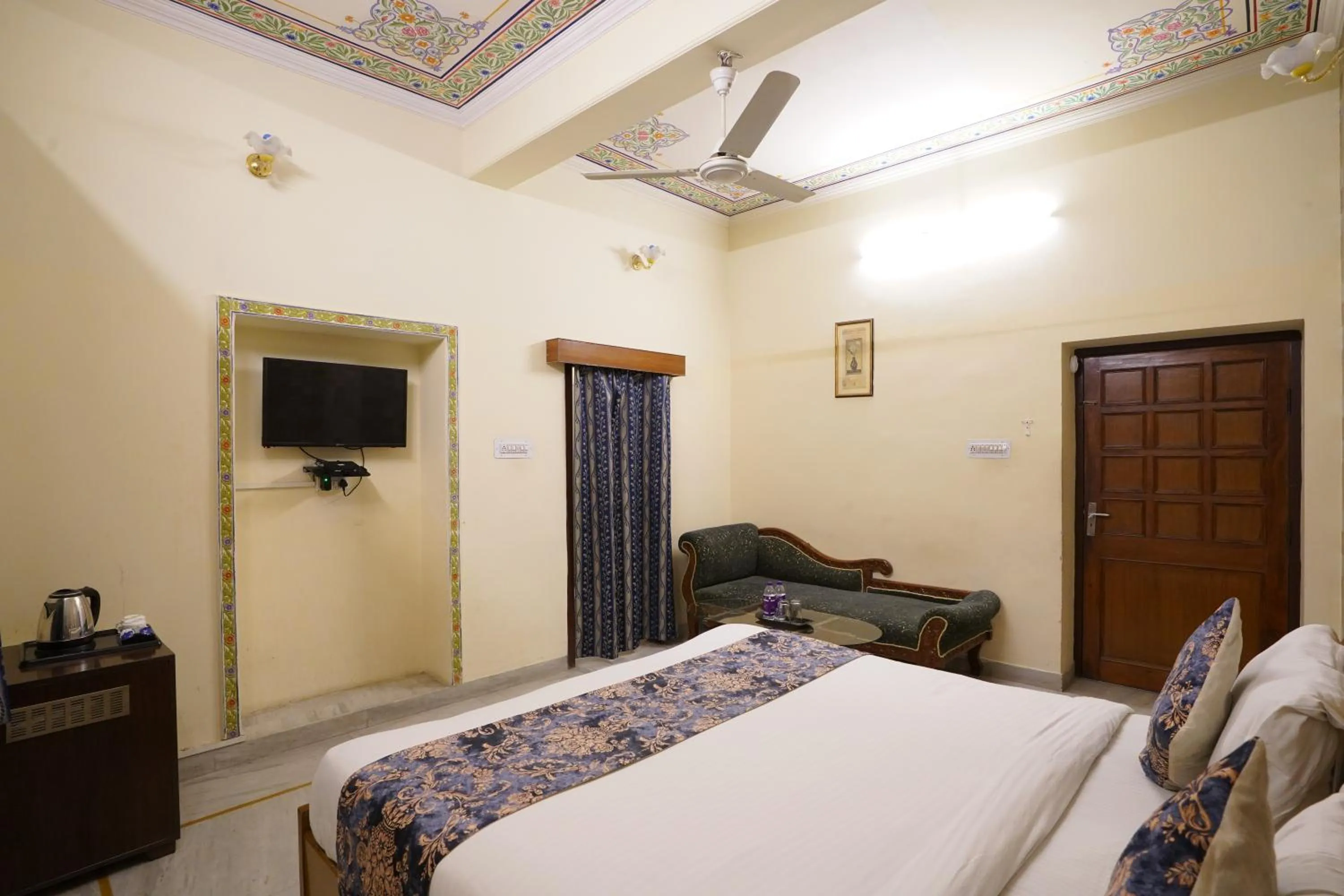 Photo of the whole room, Bed in Hotel Radoli House - A Heritage Hotel