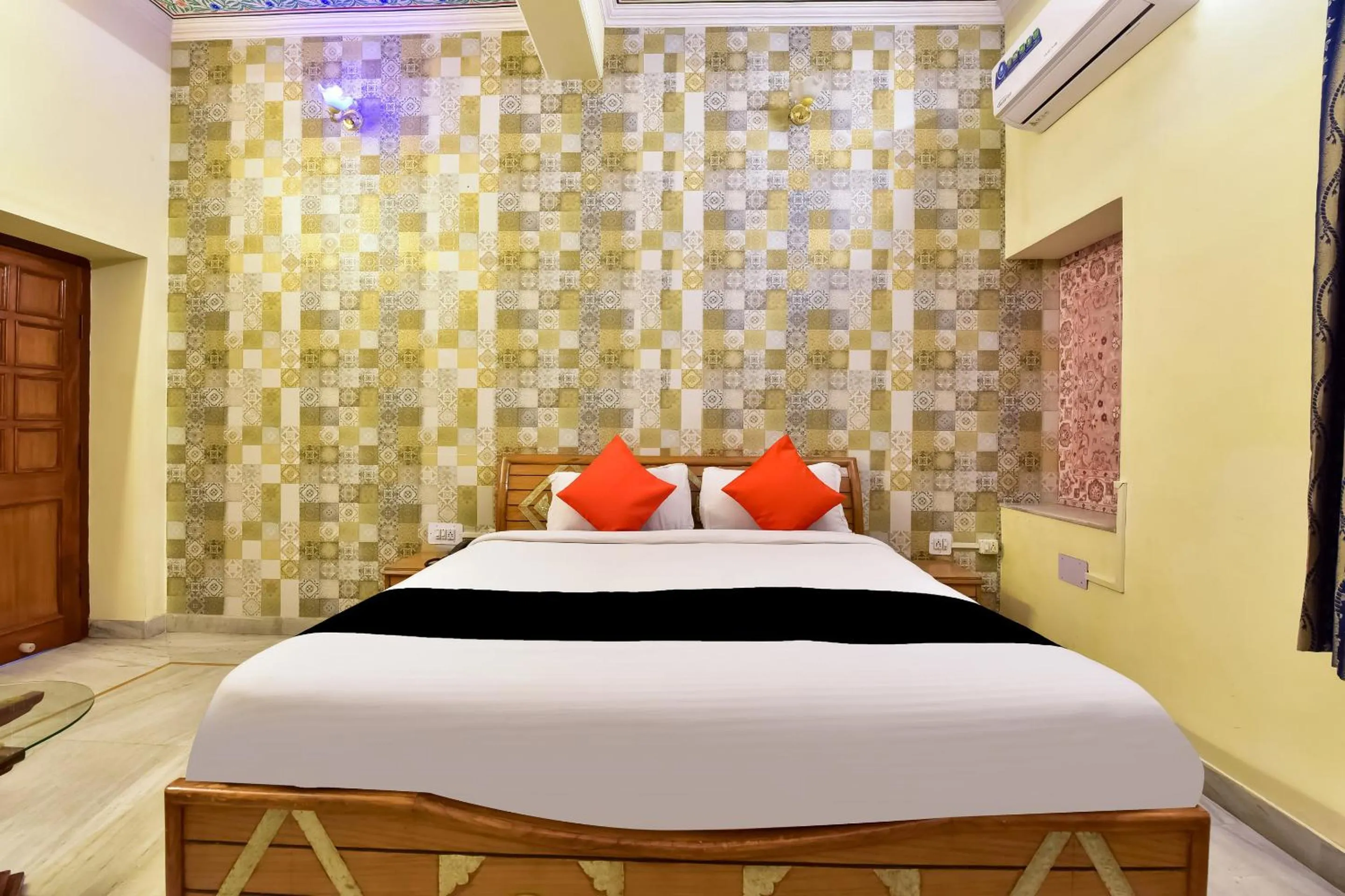 Bedroom, Bed in Hotel Radoli House - A Heritage Hotel