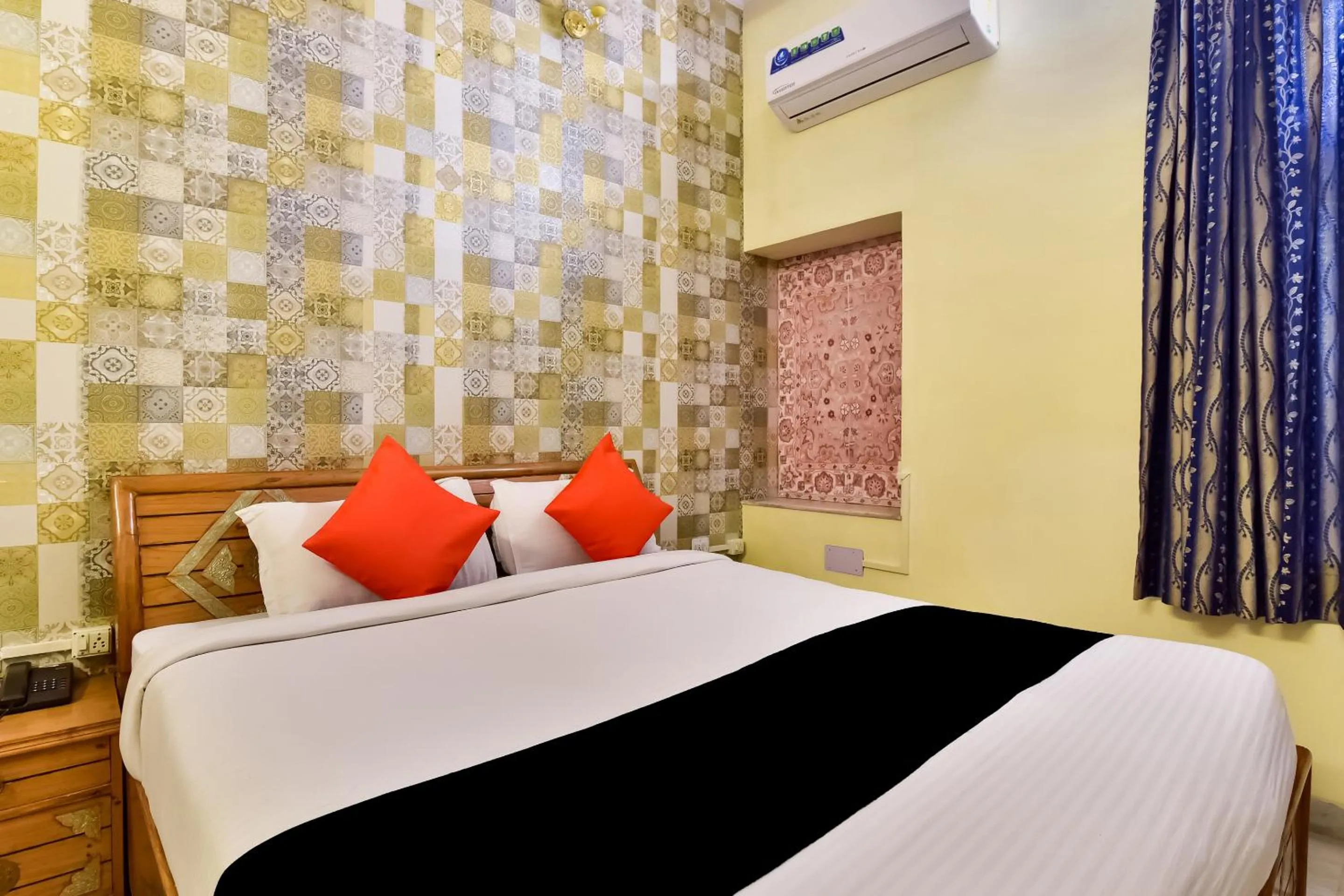 Bedroom, Bed in Hotel Radoli House - A Heritage Hotel