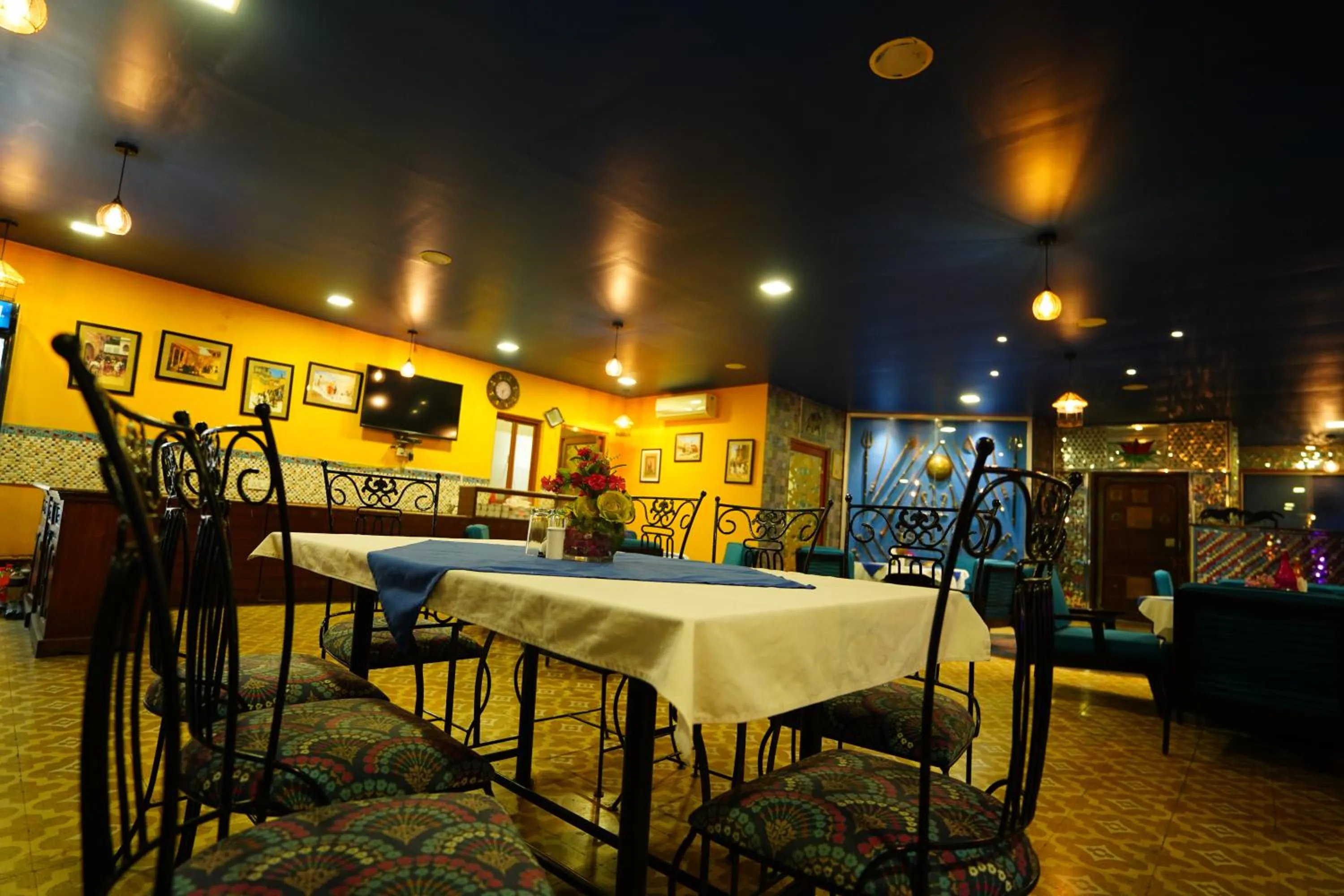 Restaurant/places to eat in Hotel Radoli House - A Heritage Hotel