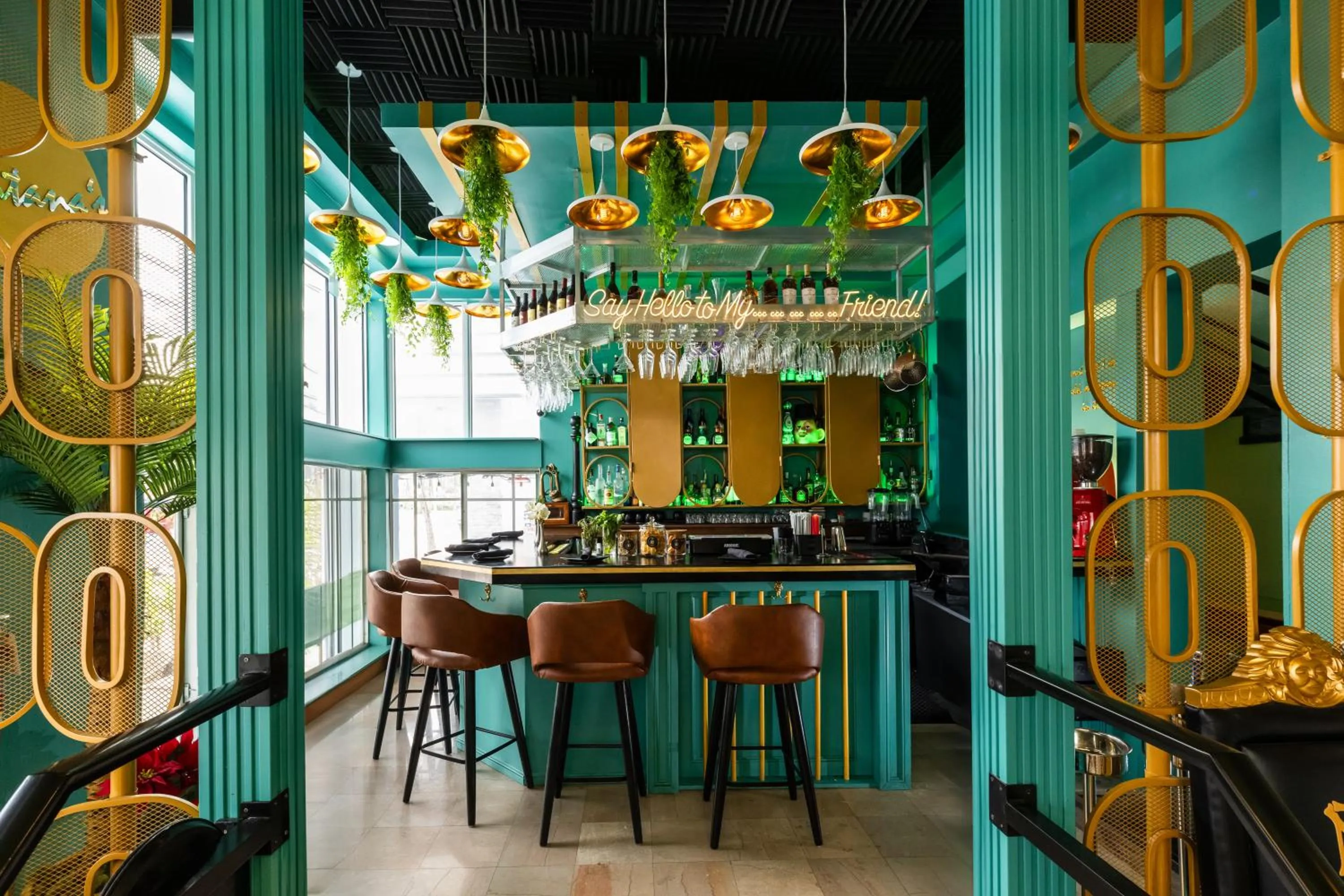 Lounge or bar in Colony Hotel