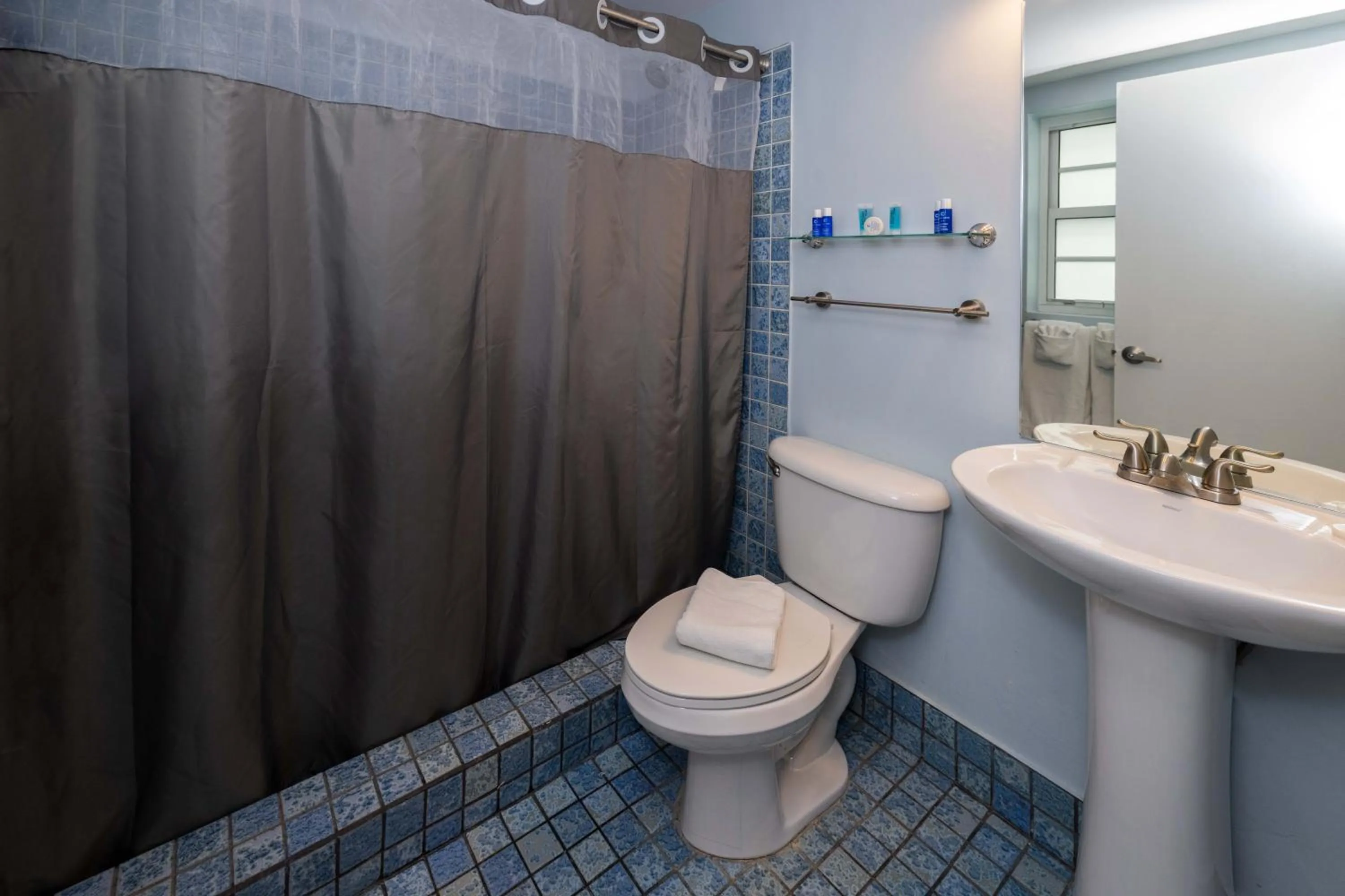 Bathroom in Colony Hotel