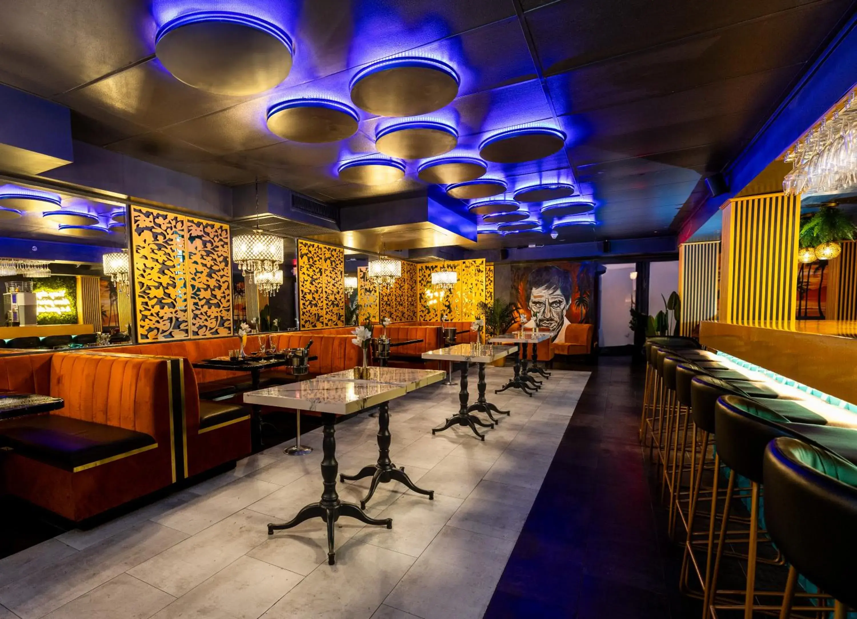 Lounge or bar in Colony Hotel Lounge or bar in Colony Hotel