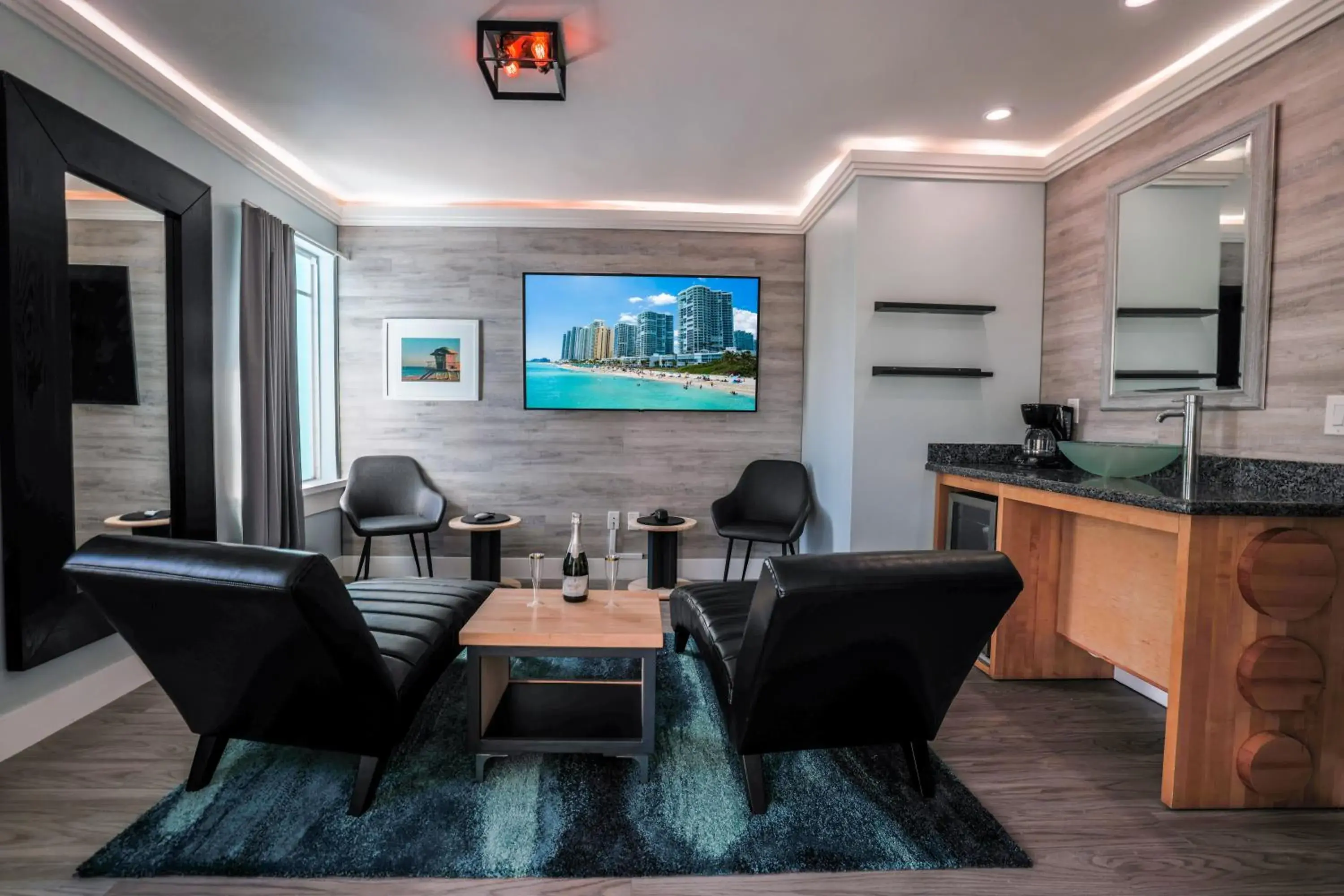 Living room in Colony Hotel Living room in Colony Hotel