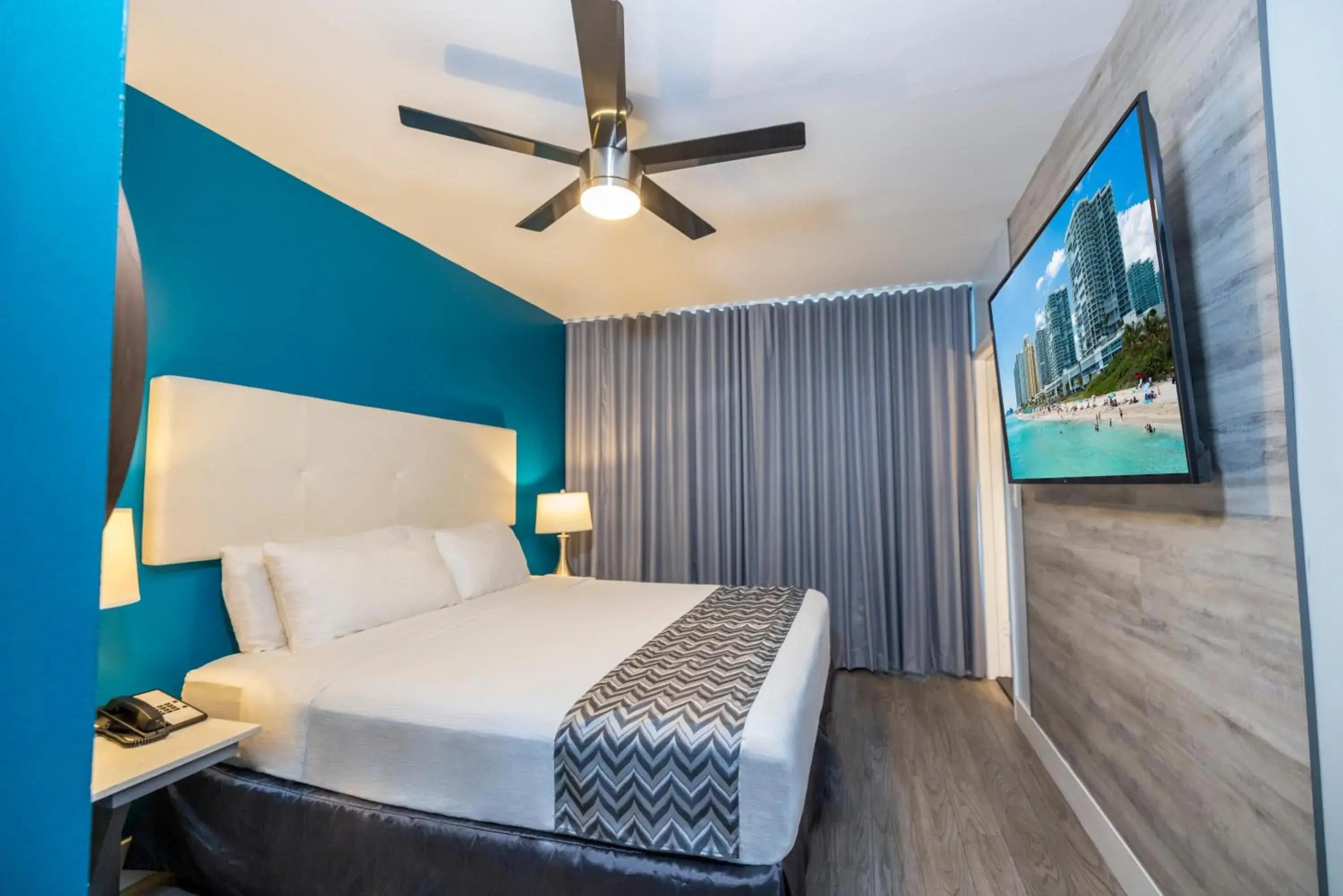 Bed in Colony Hotel Bed in Colony Hotel