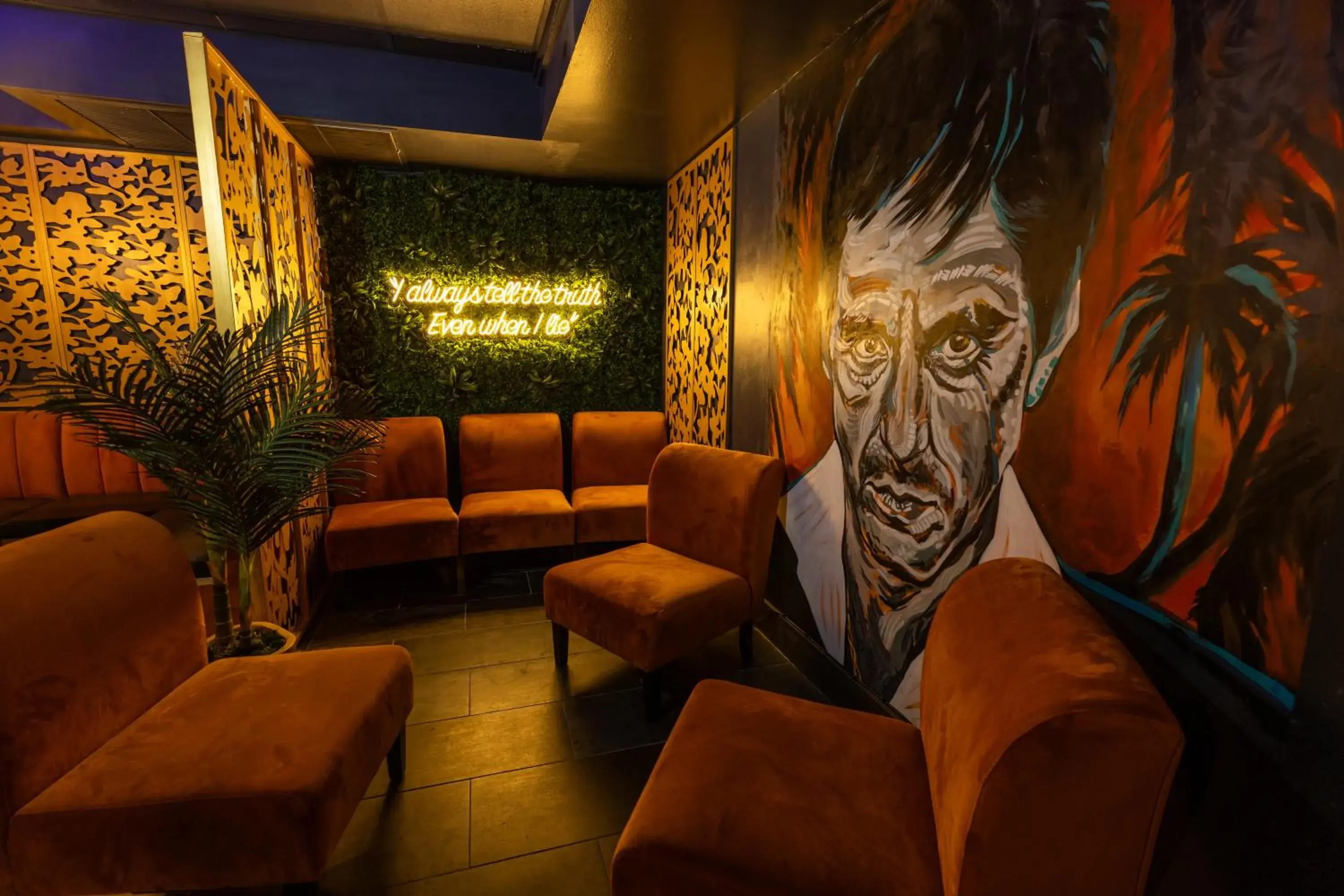 Lounge or bar in Colony Hotel Lounge or bar in Colony Hotel