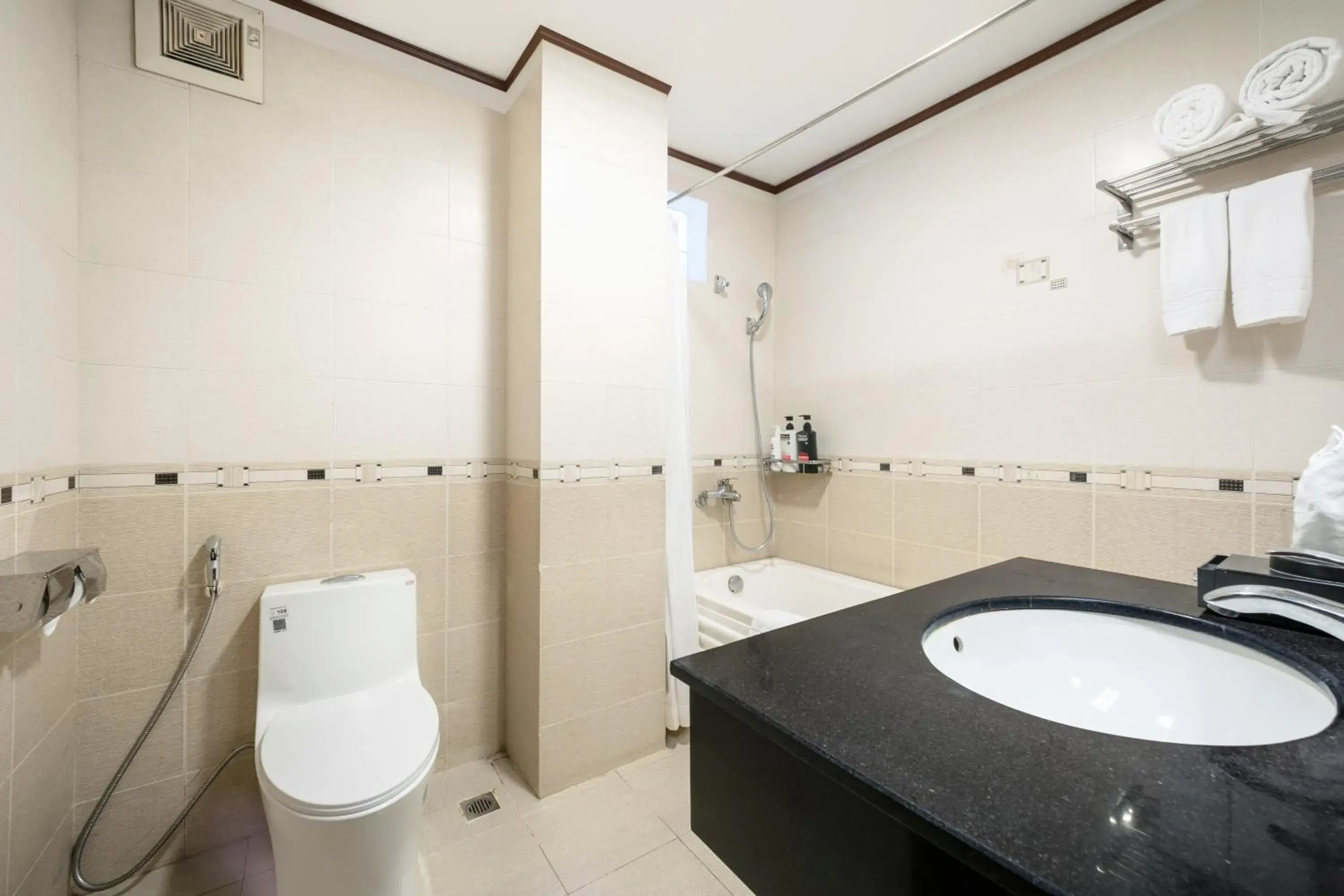 Shower in A25 Hotel - 61 Lương Ngọc Quyến Shower in A25 Hotel - 61 Lương Ngọc Quyến