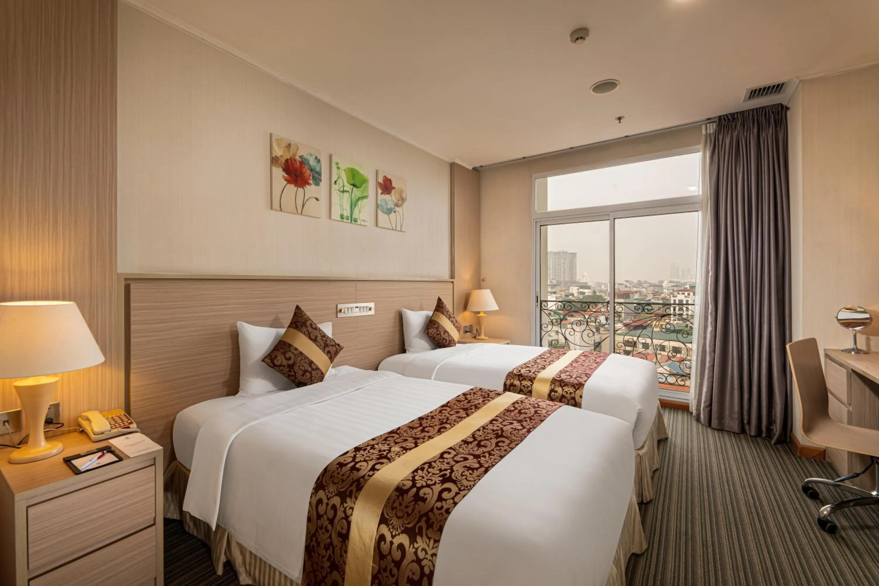 Superior Twin Room in Super Candle Hotel