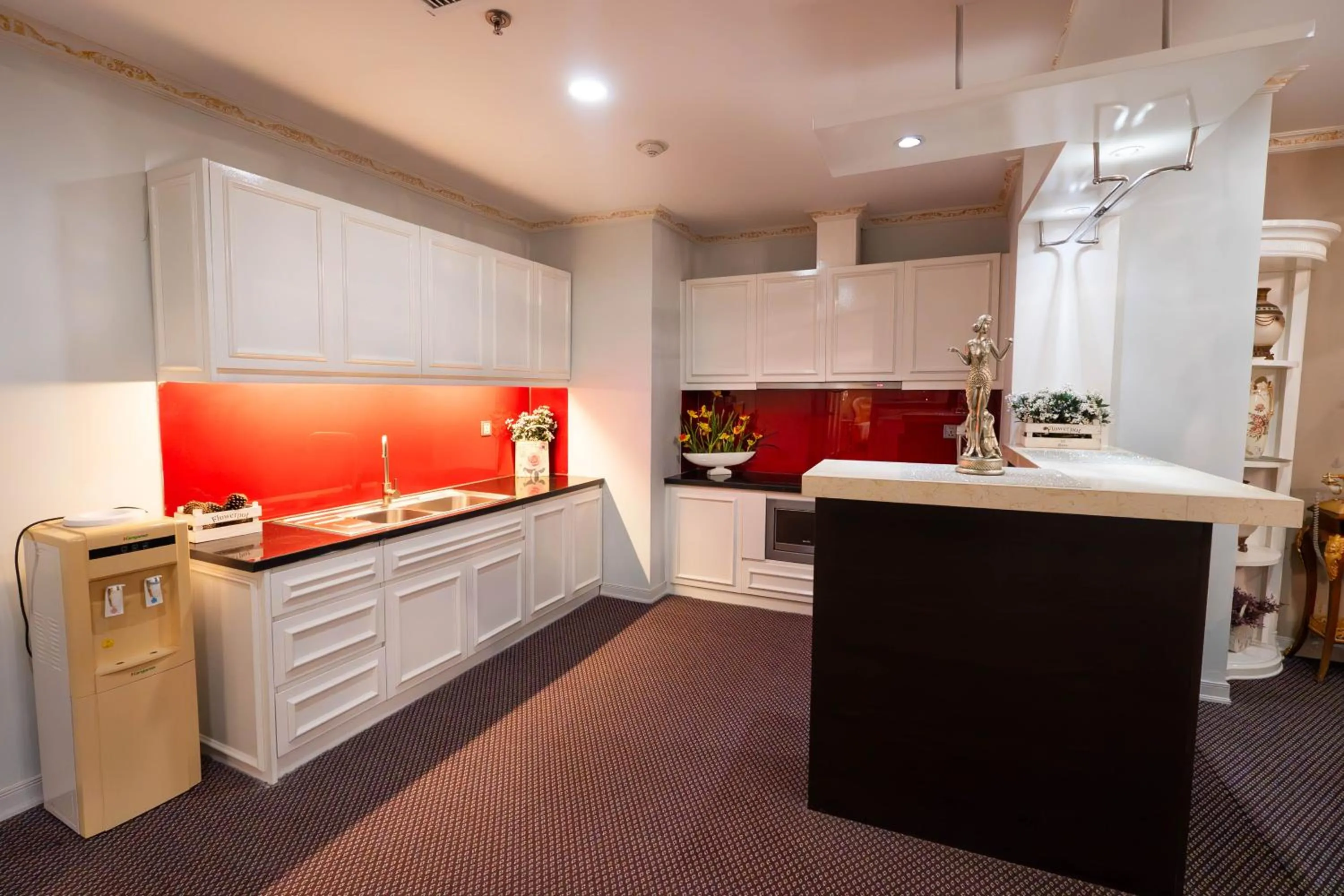 Kitchen or kitchenette in Super Candle Hotel