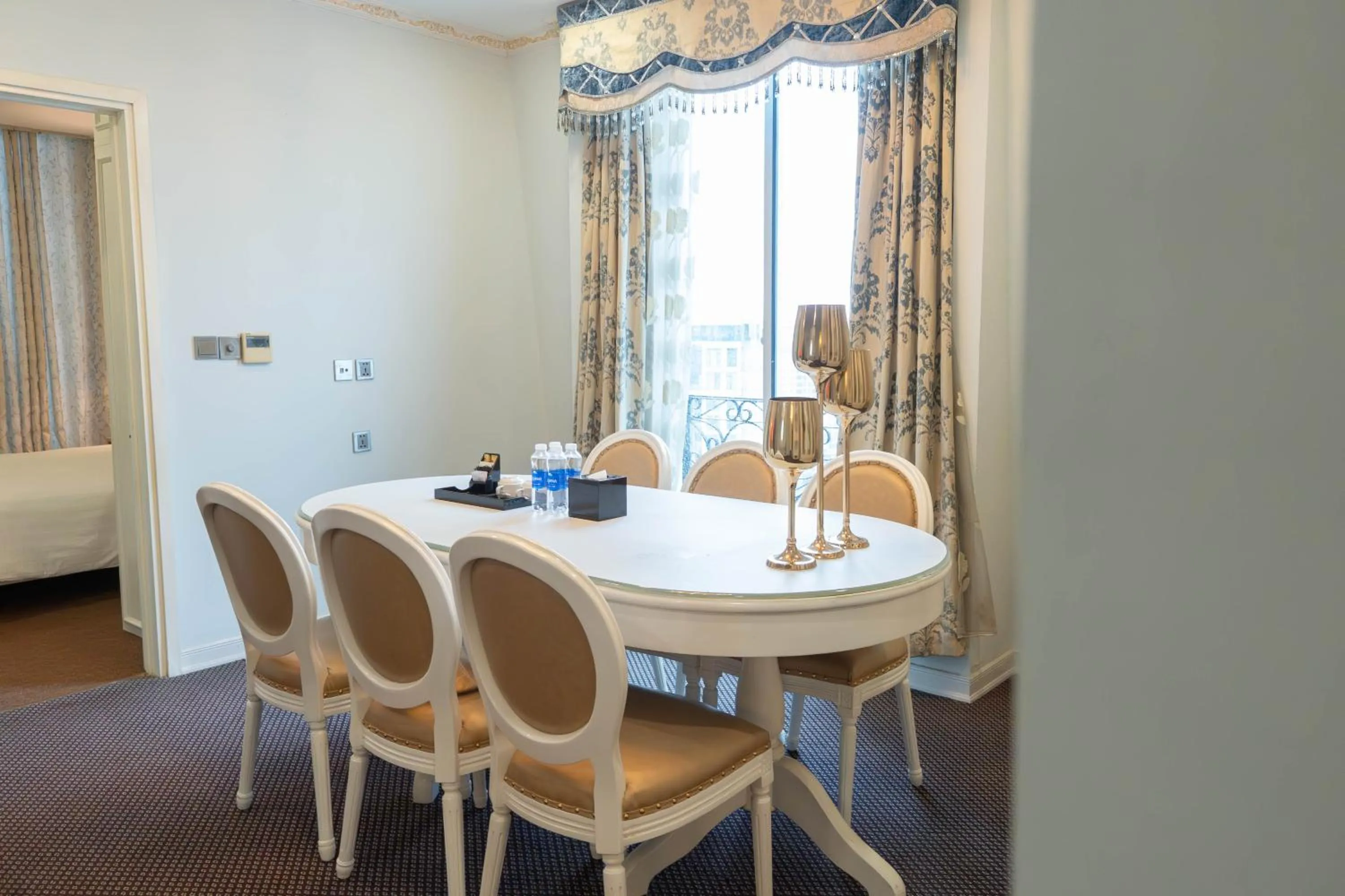 Dining area in Super Candle Hotel