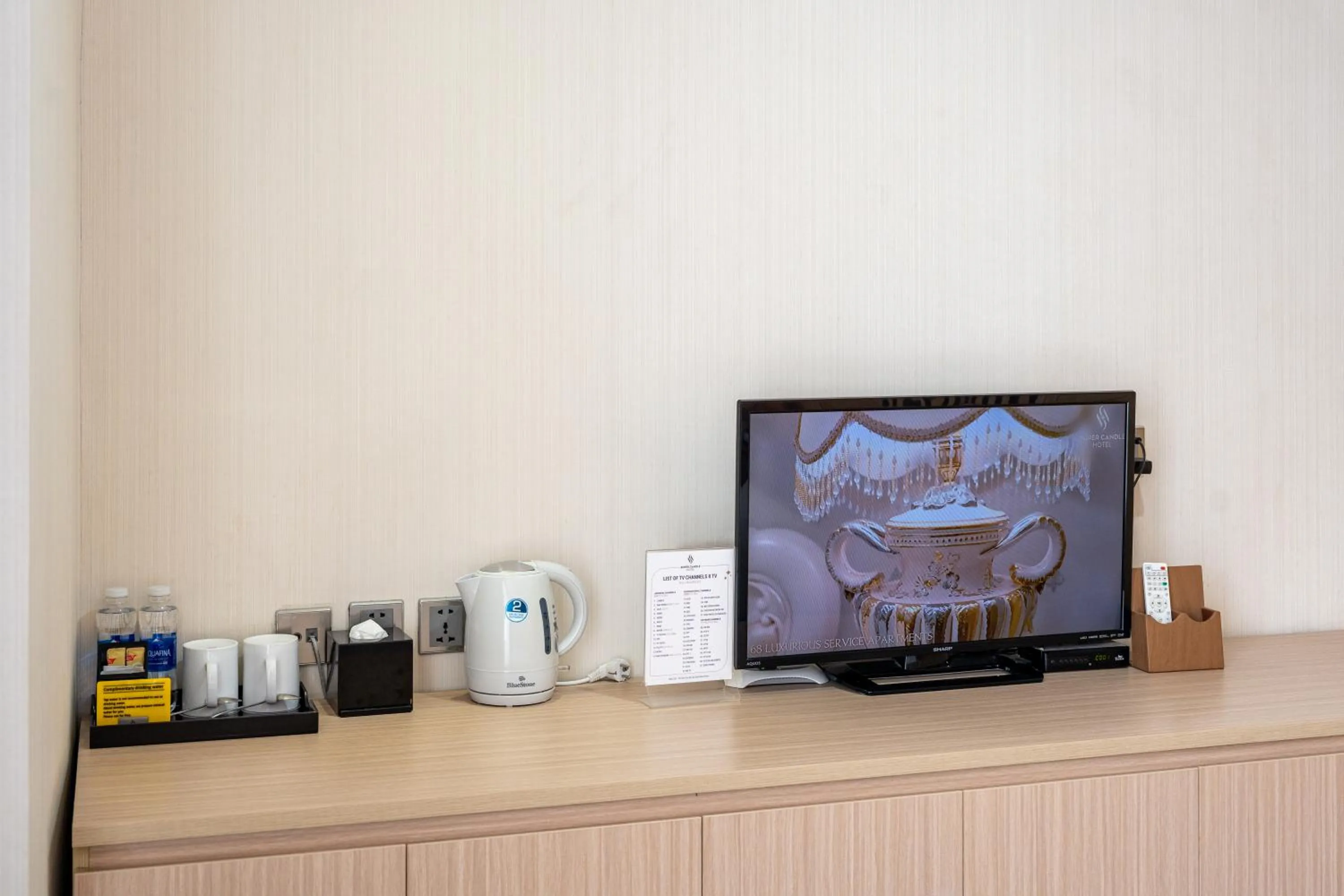 TV and multimedia in Super Candle Hotel