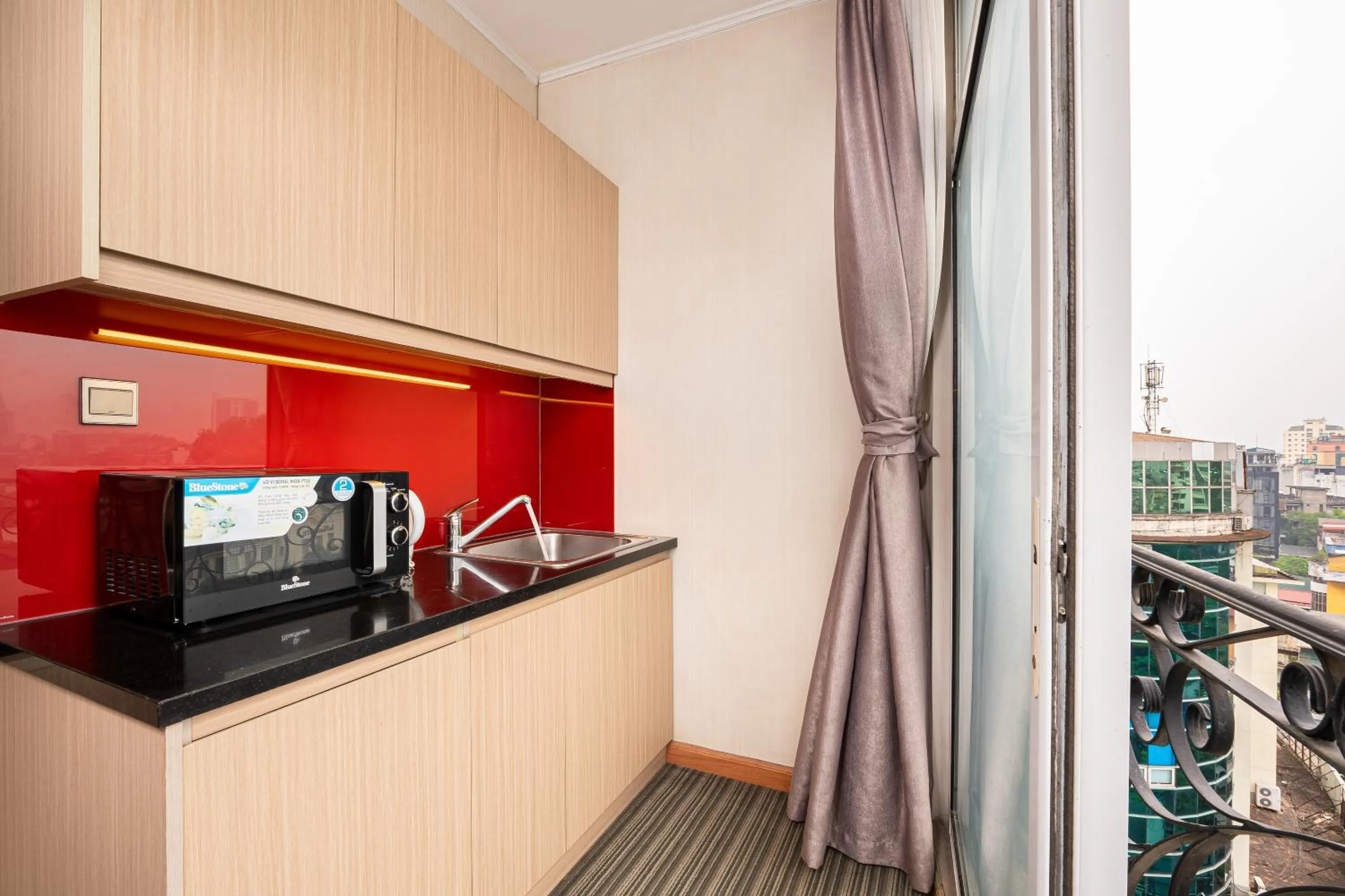 Kitchen or kitchenette in Super Candle Hotel