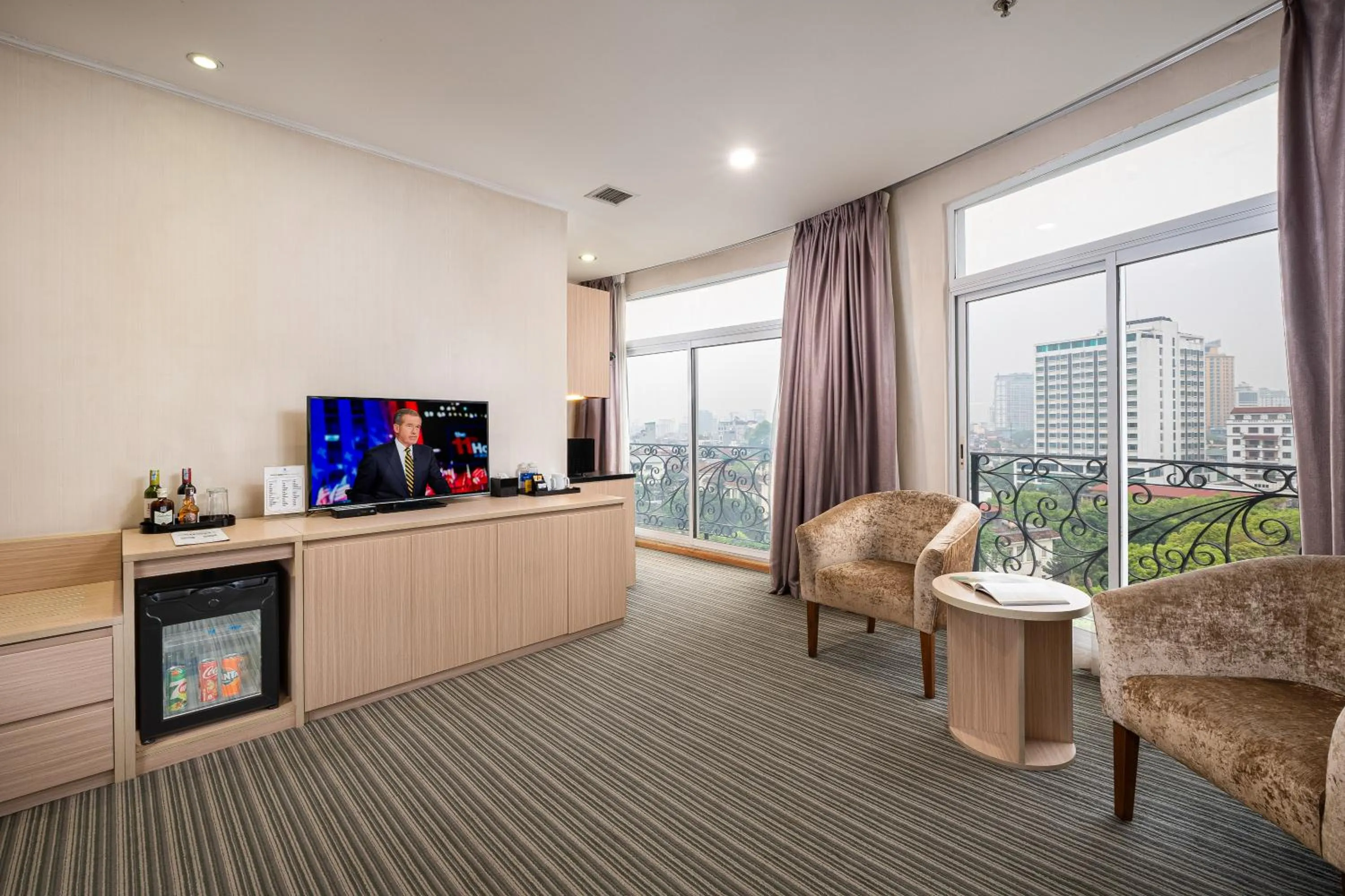 TV and multimedia in Super Candle Hotel