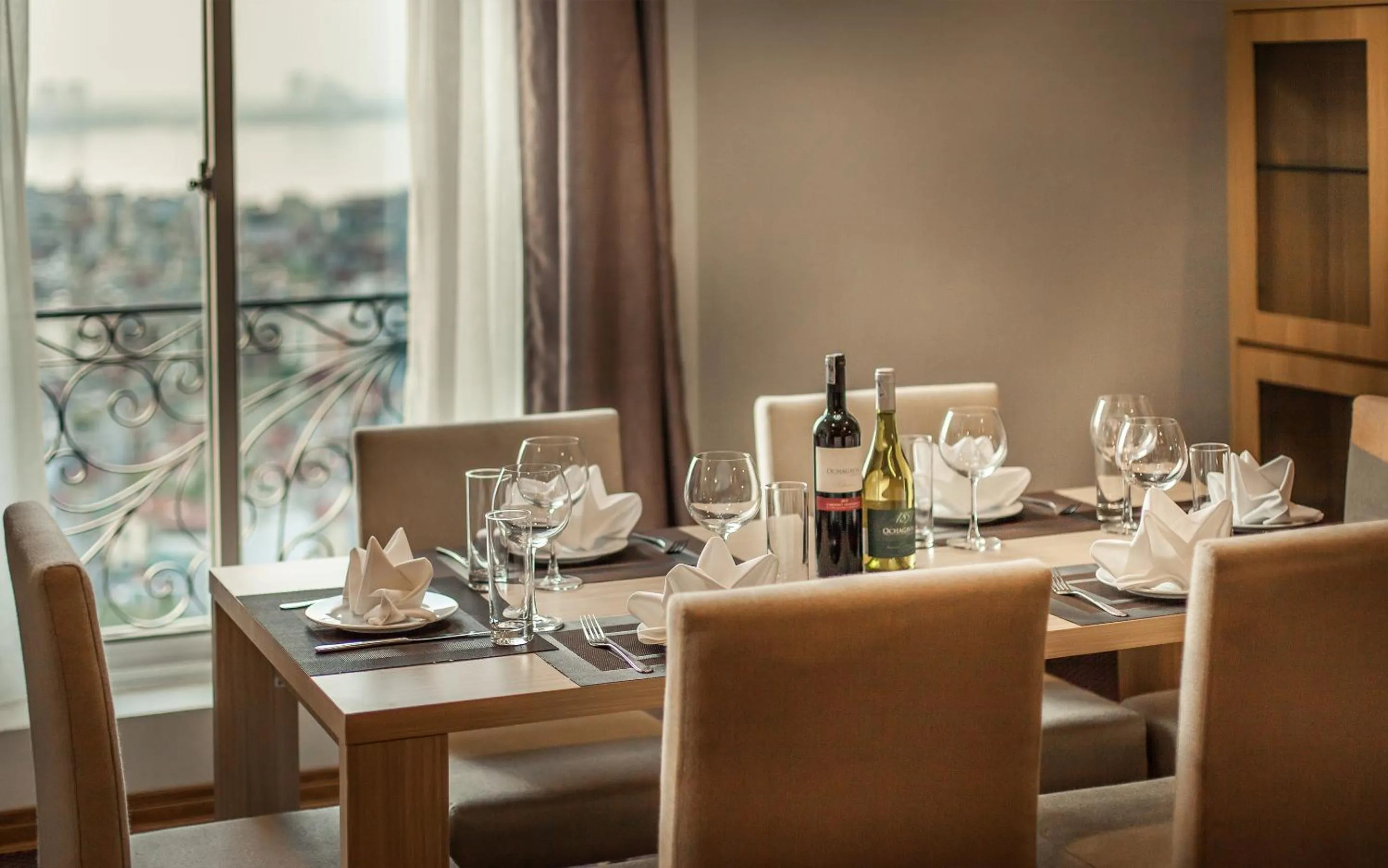 Dining area in Super Candle Hotel