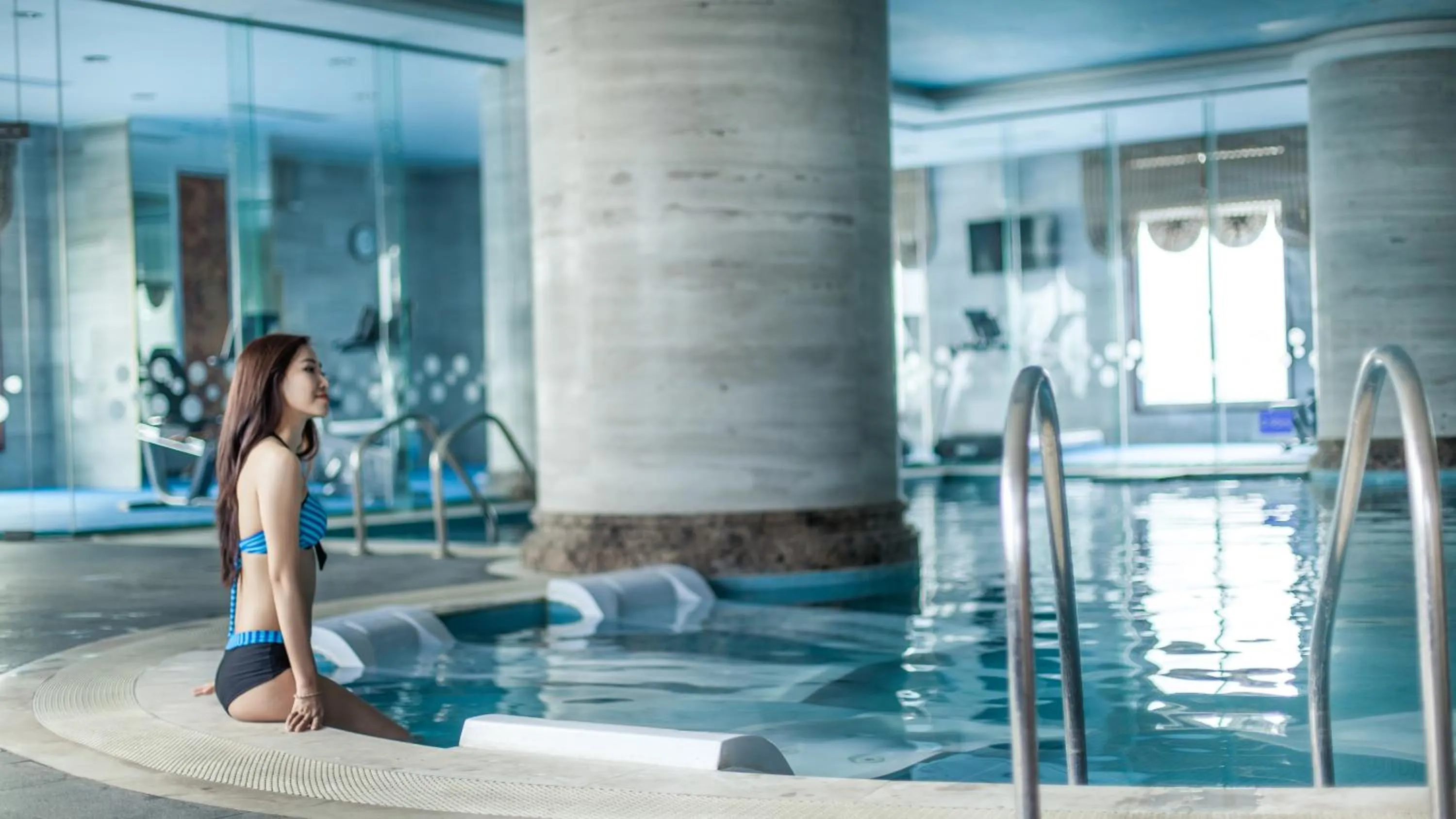 Swimming pool in Super Candle Hotel