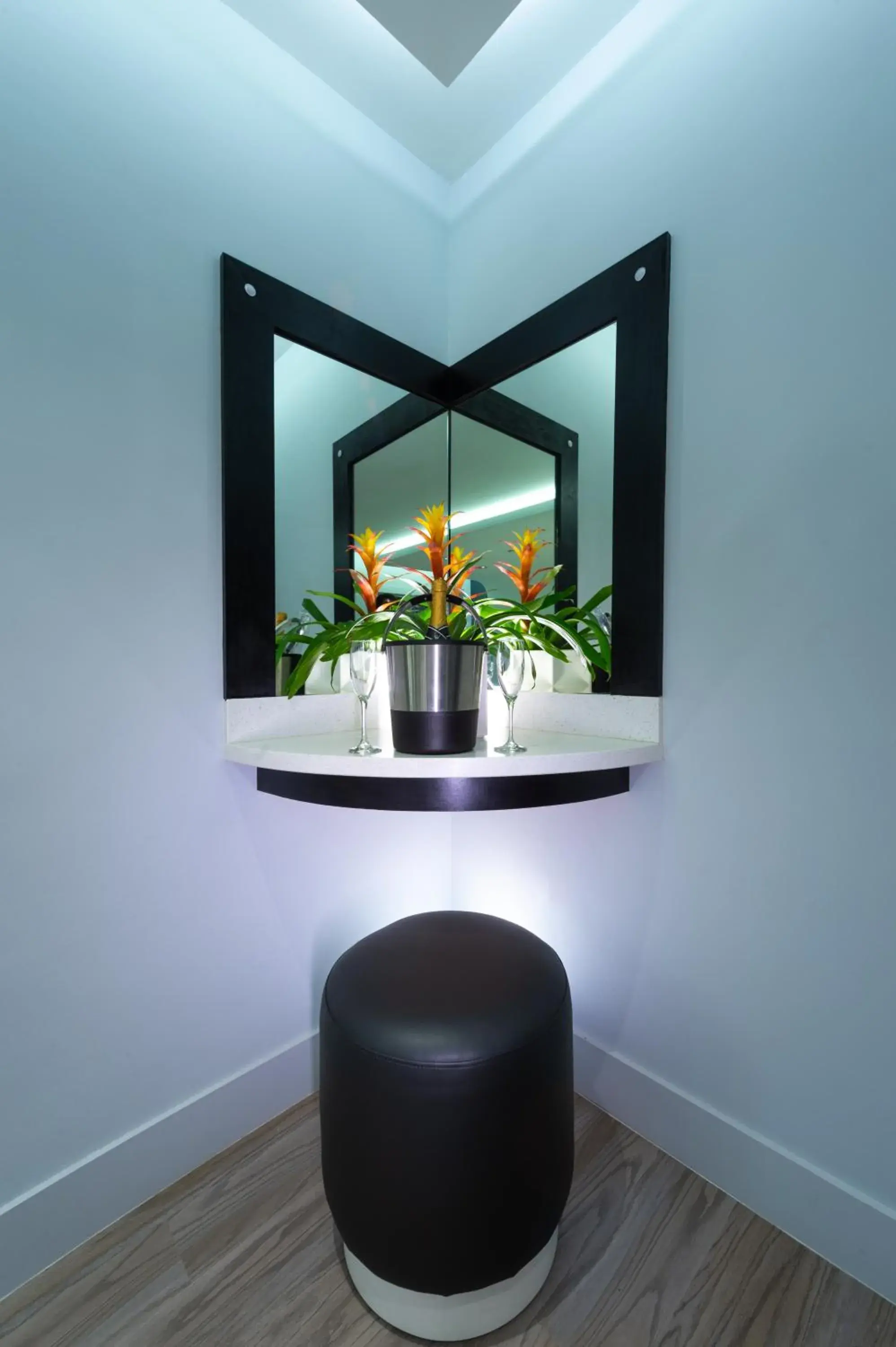 Bedroom in Kent Hotel Bedroom in Kent Hotel