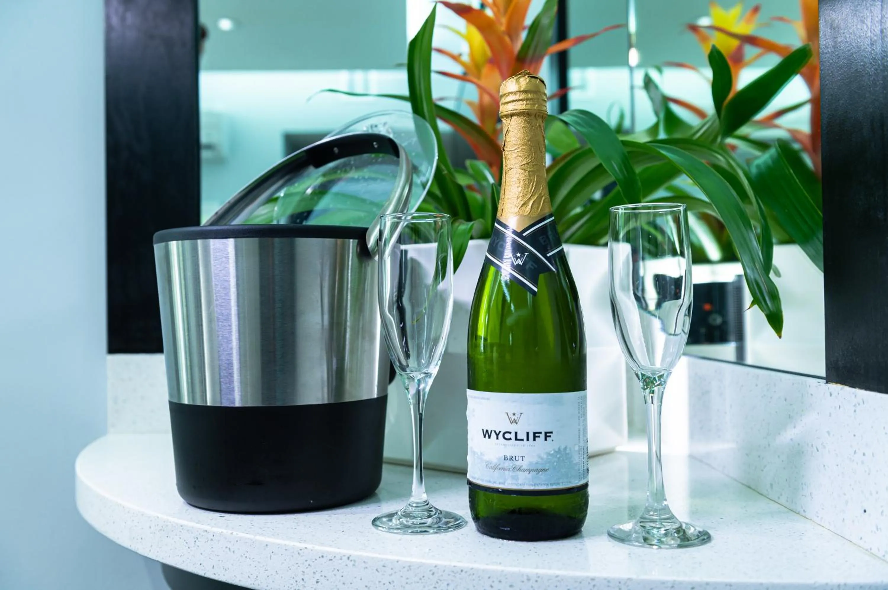 Drinks in Kent Hotel