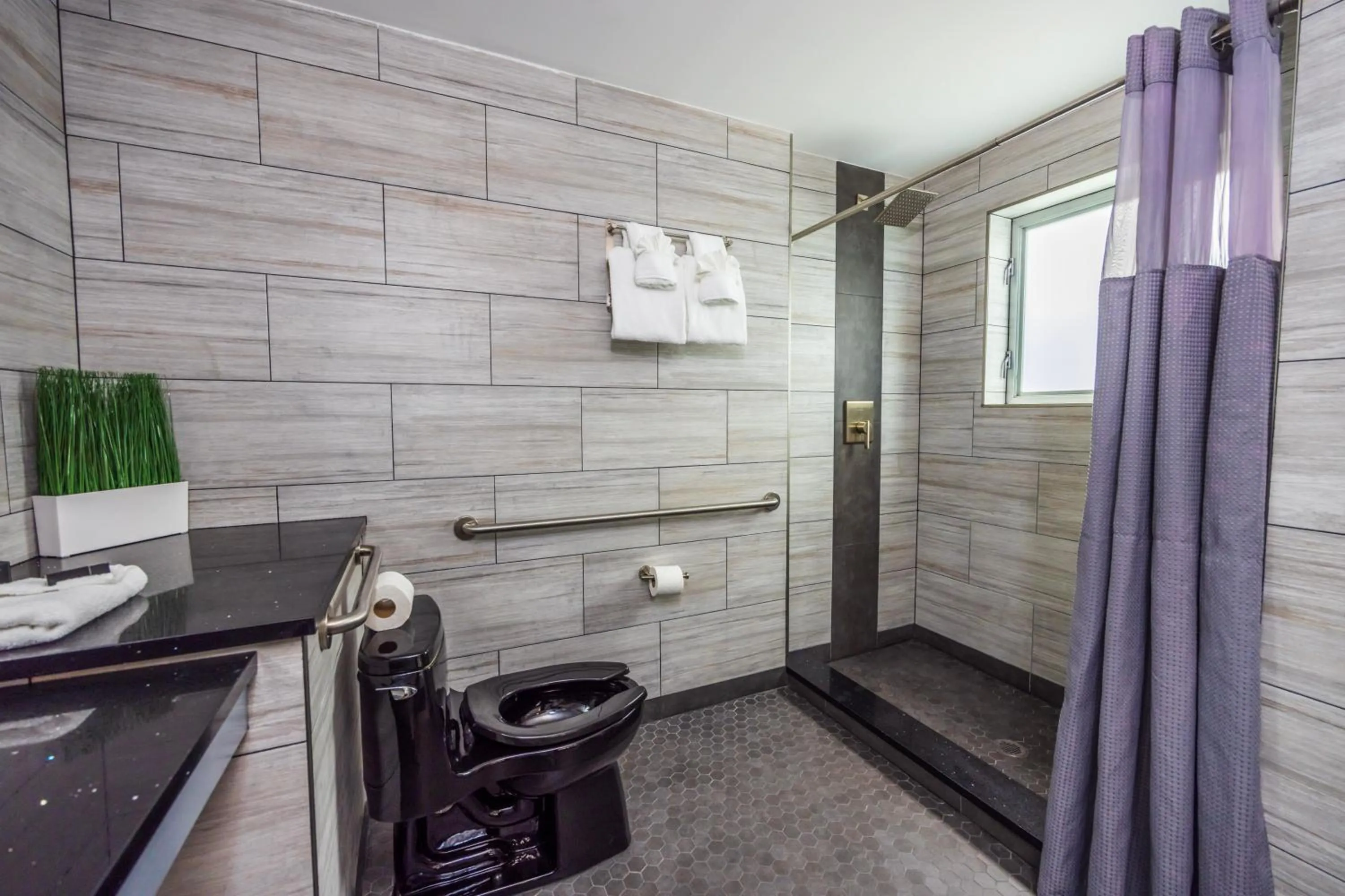 Shower in Kent Hotel