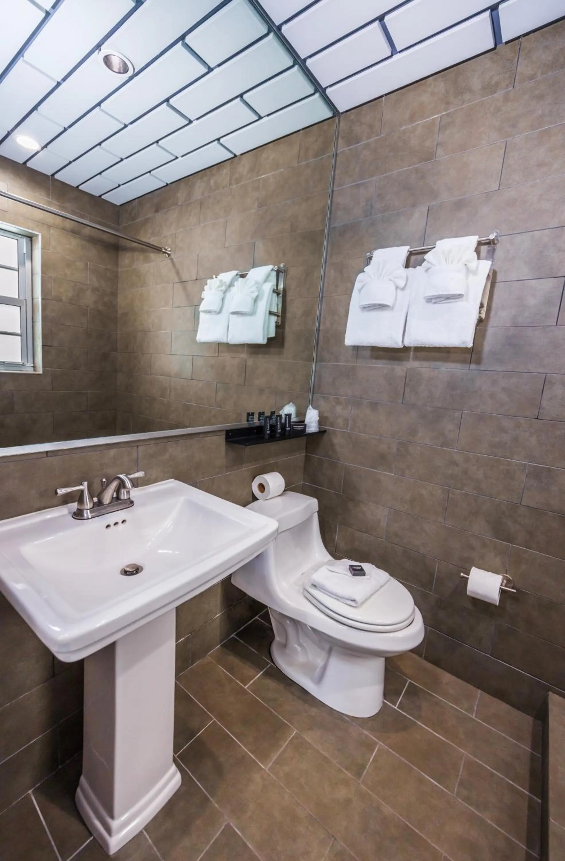 Bathroom in Kent Hotel