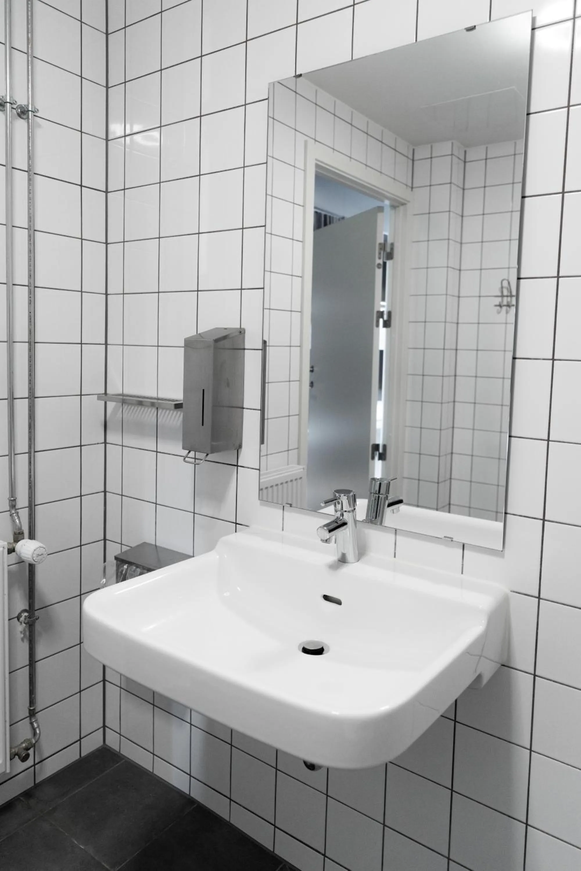 Bathroom in Roberta's Society Aarhus