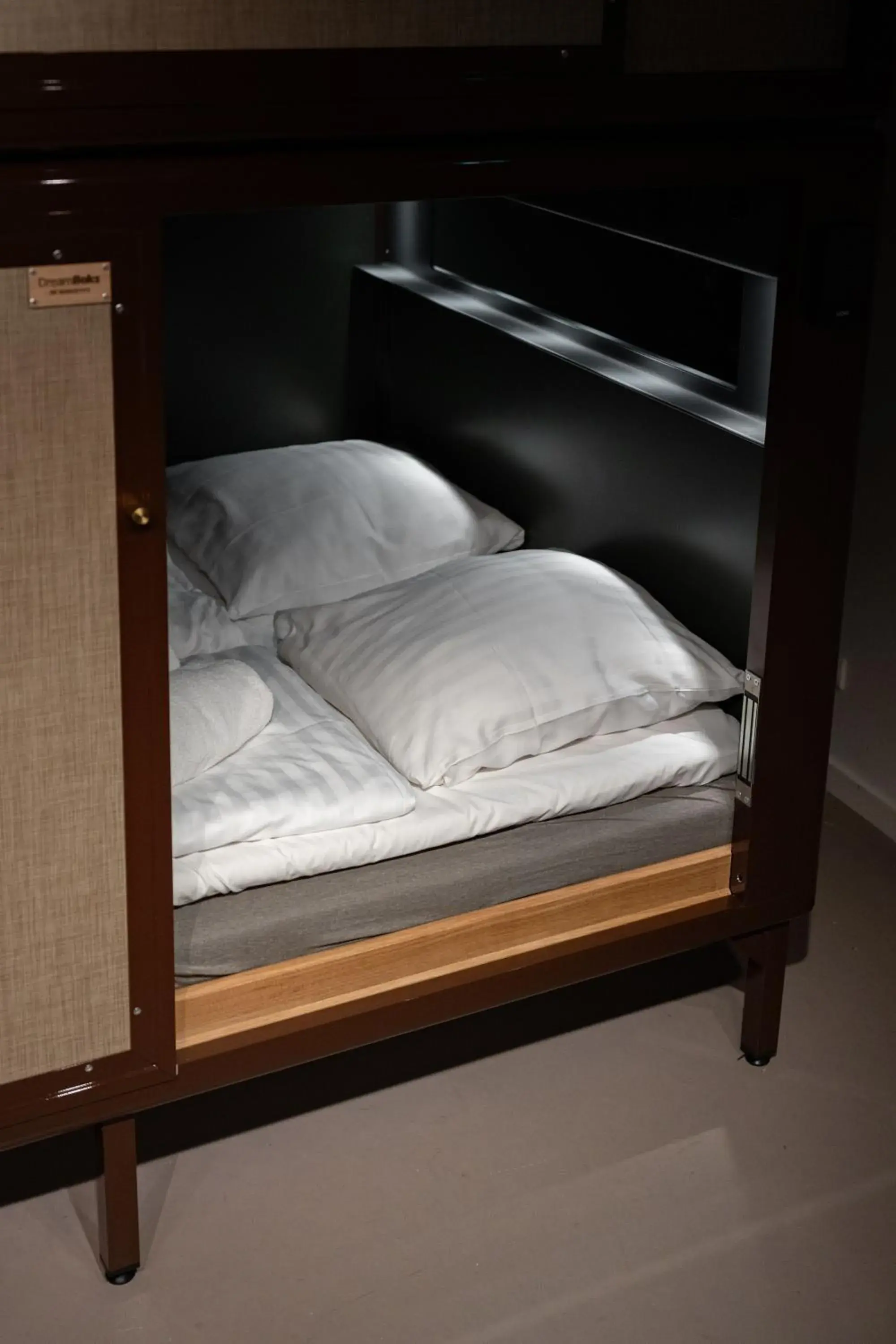 Double bed in a private capsule (2pax) - Lower Level in Roberta's Society Aarhus Double bed in a private capsule (2pax) - Lower Level in Roberta's Society Aarhus