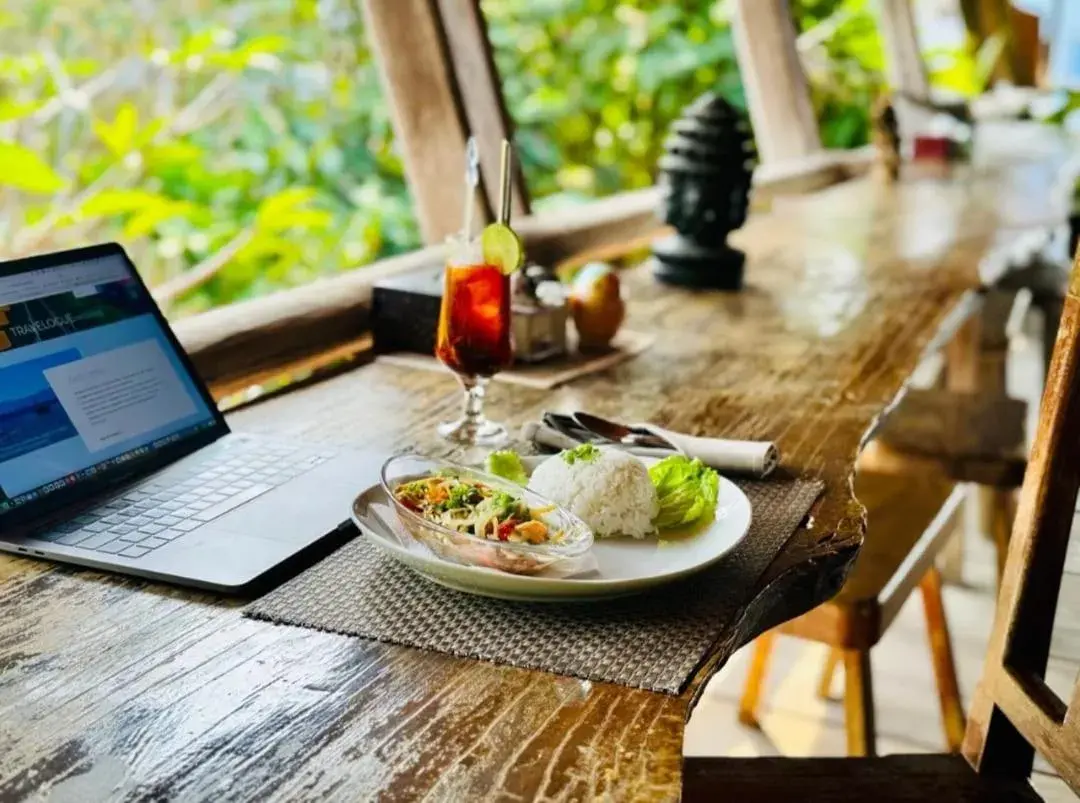 Restaurant/places to eat in TARA LODGE Haven of peace Restaurant/places to eat in TARA LODGE Haven of peace