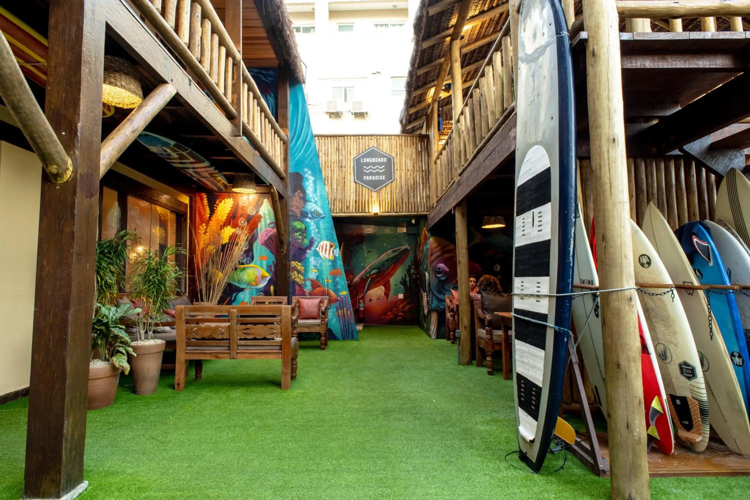 Inner courtyard view in Longboard Paradise Suítes