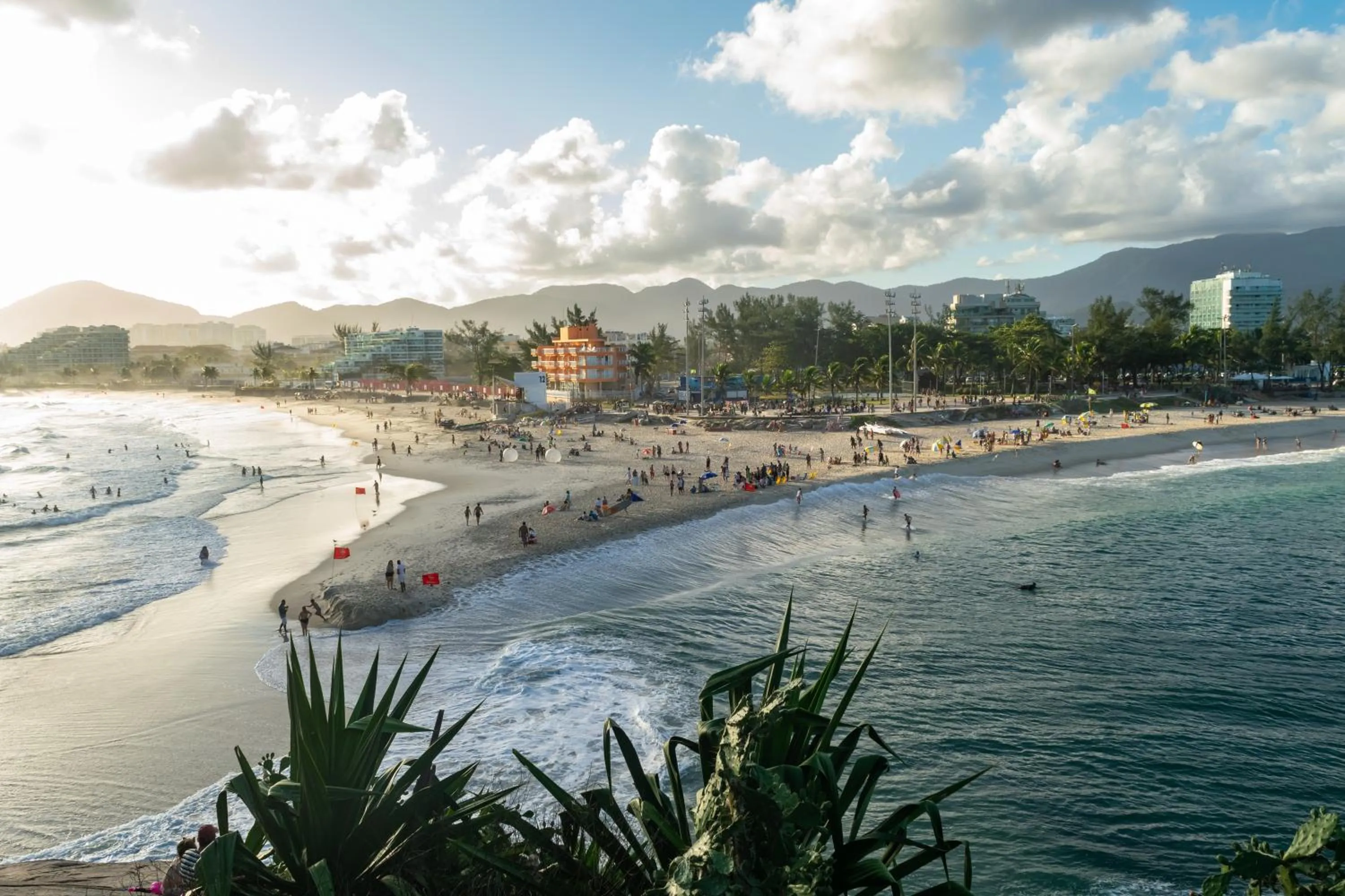 Beach in Longboard Paradise Suítes