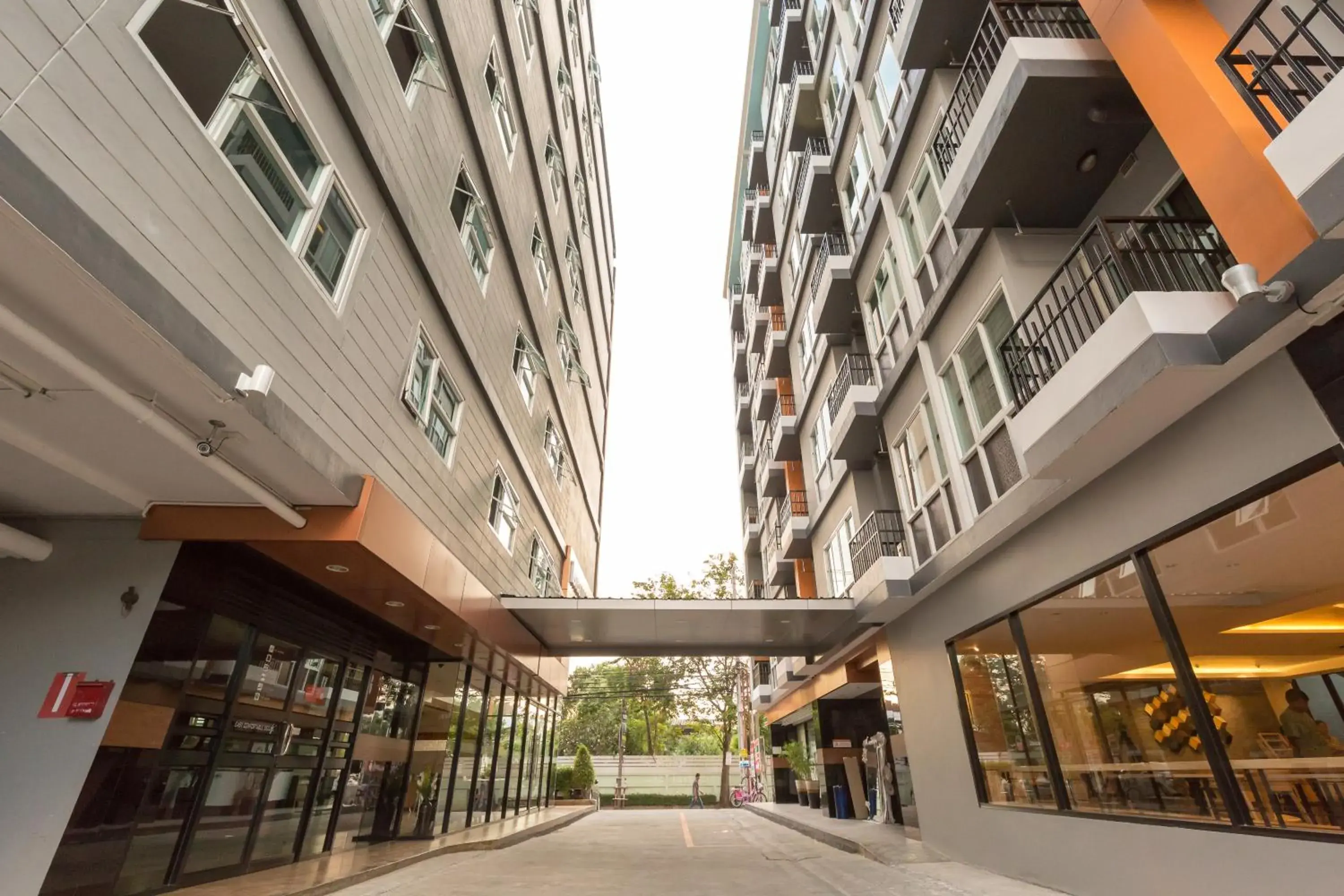 Property building in Baron Residence Bangkok Property building in Baron Residence Bangkok