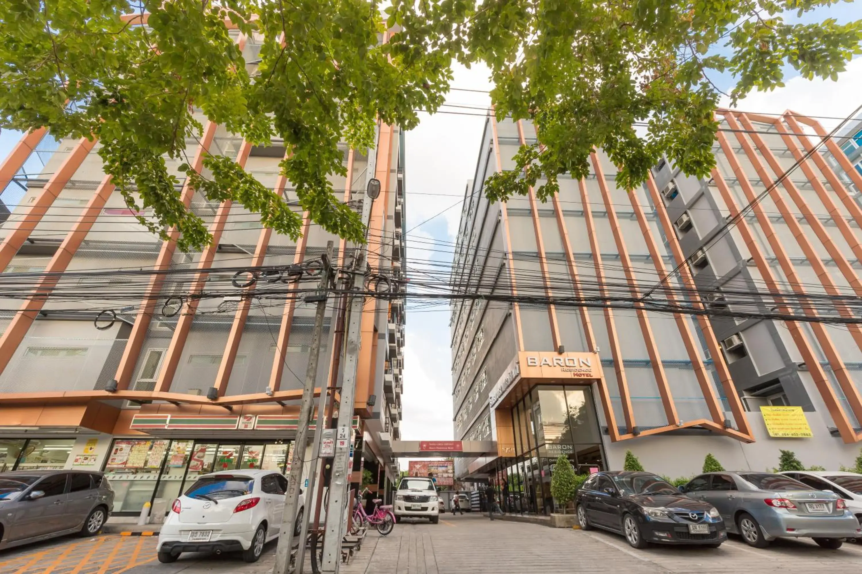 Property building in Baron Residence Bangkok Property building in Baron Residence Bangkok