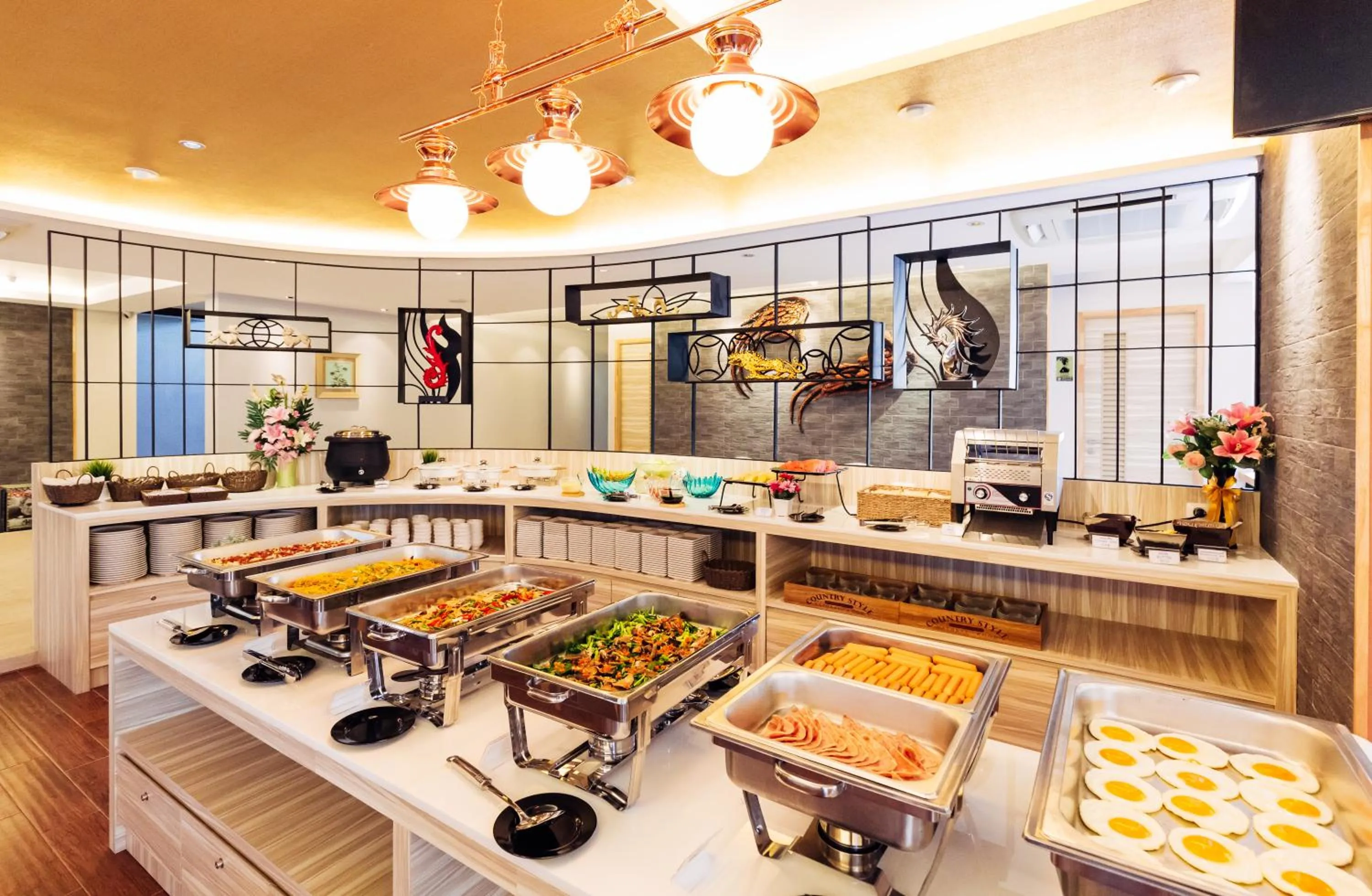 Restaurant/places to eat in Baron Residence Bangkok