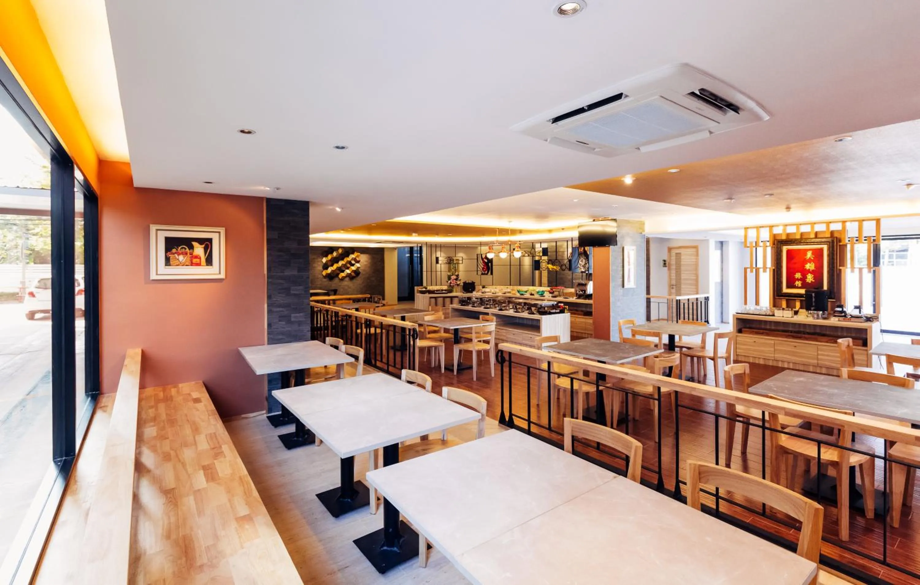 Restaurant/places to eat in Baron Residence Bangkok