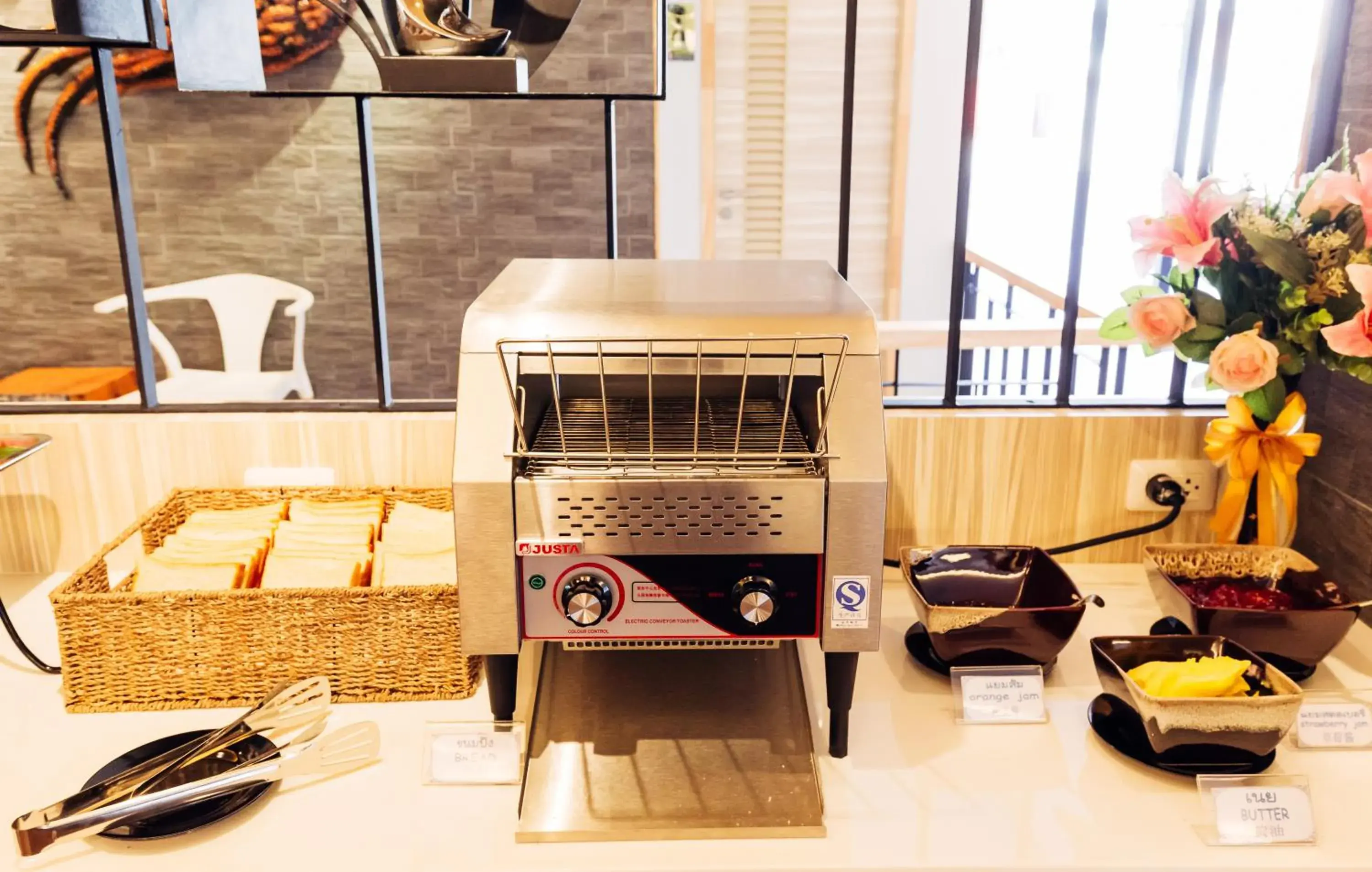 Restaurant/places to eat in Baron Residence Bangkok Restaurant/places to eat in Baron Residence Bangkok