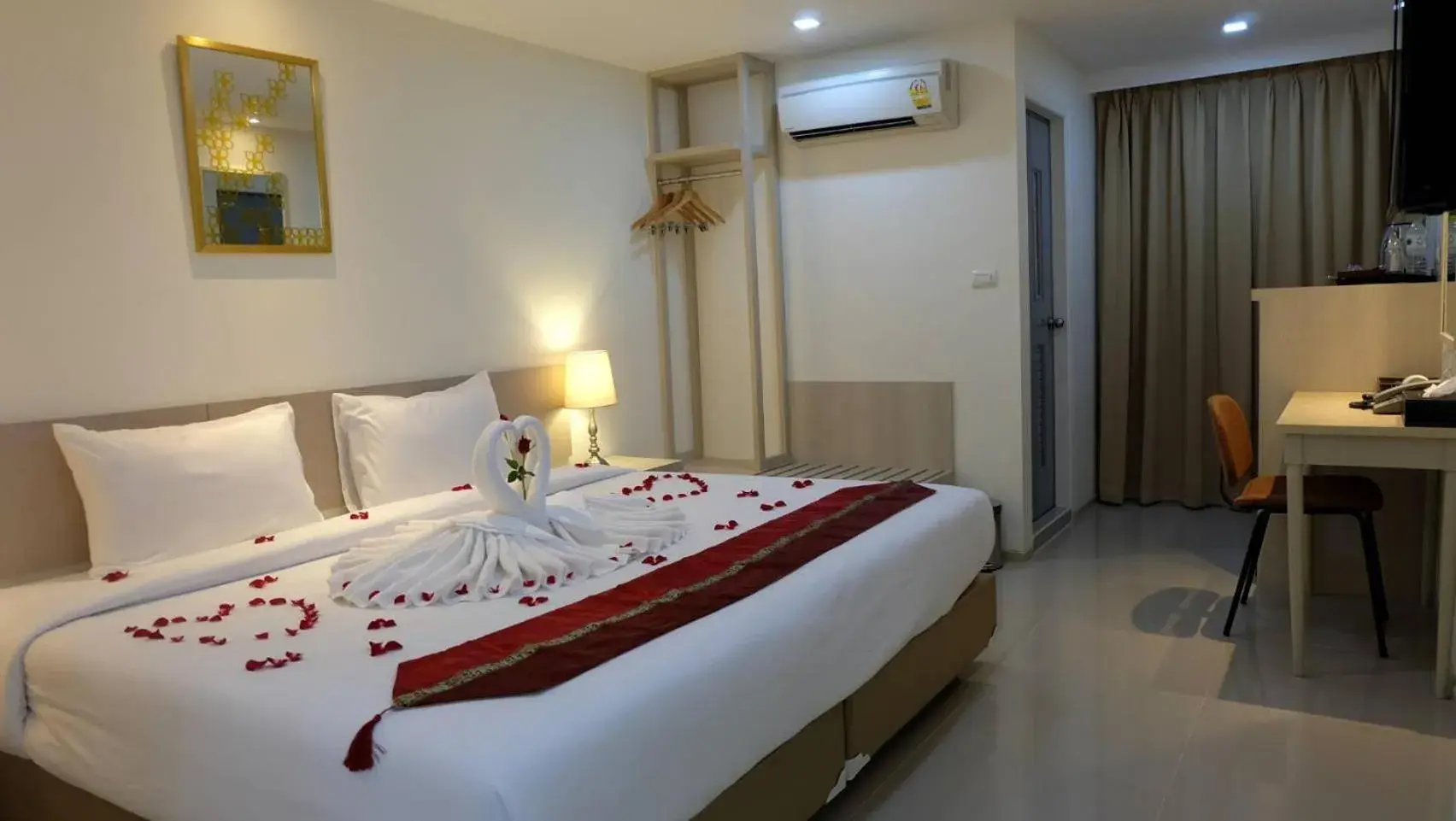 Bed in Baron Residence Bangkok Bed in Baron Residence Bangkok