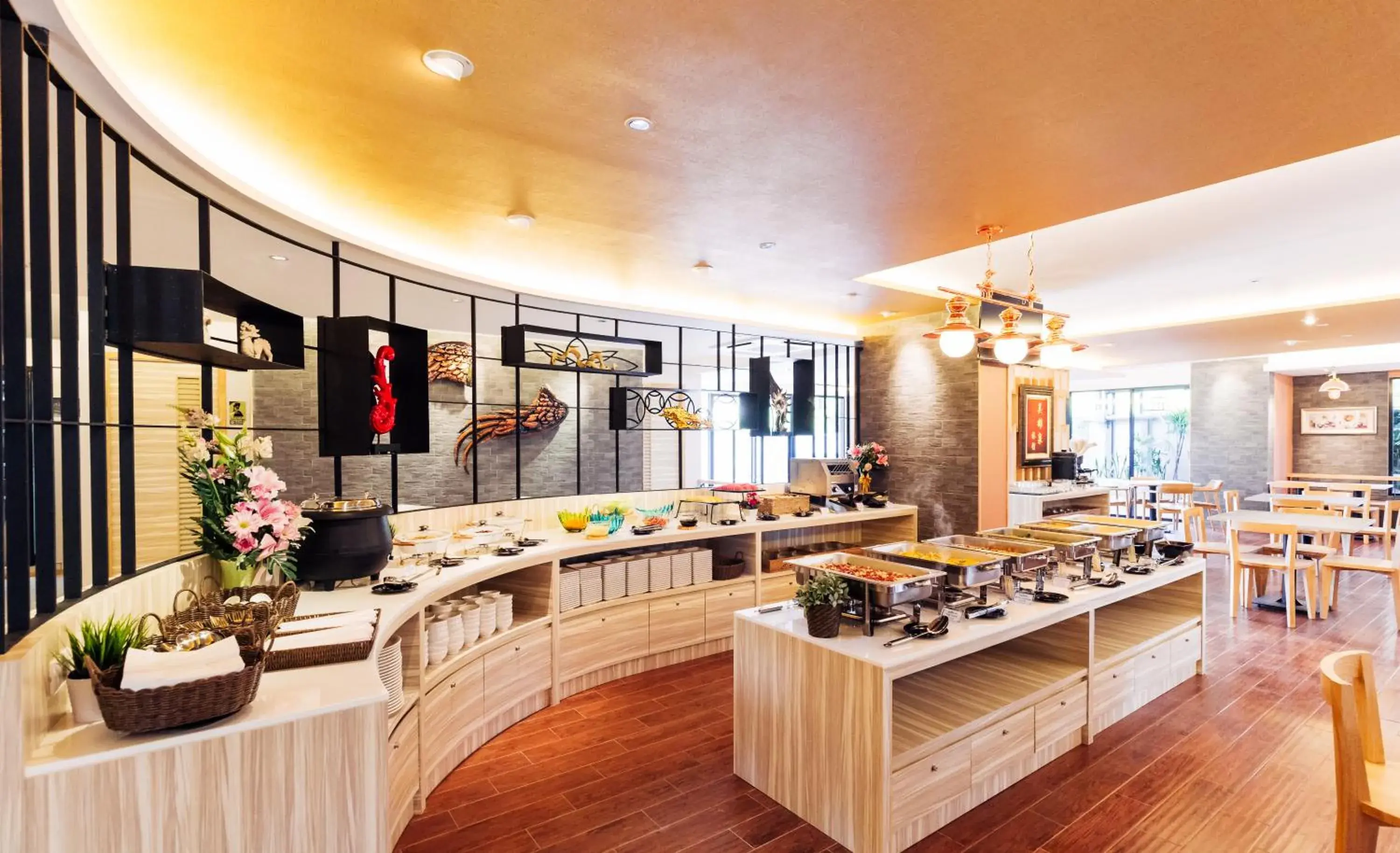 Restaurant/places to eat in Baron Residence Bangkok Restaurant/places to eat in Baron Residence Bangkok