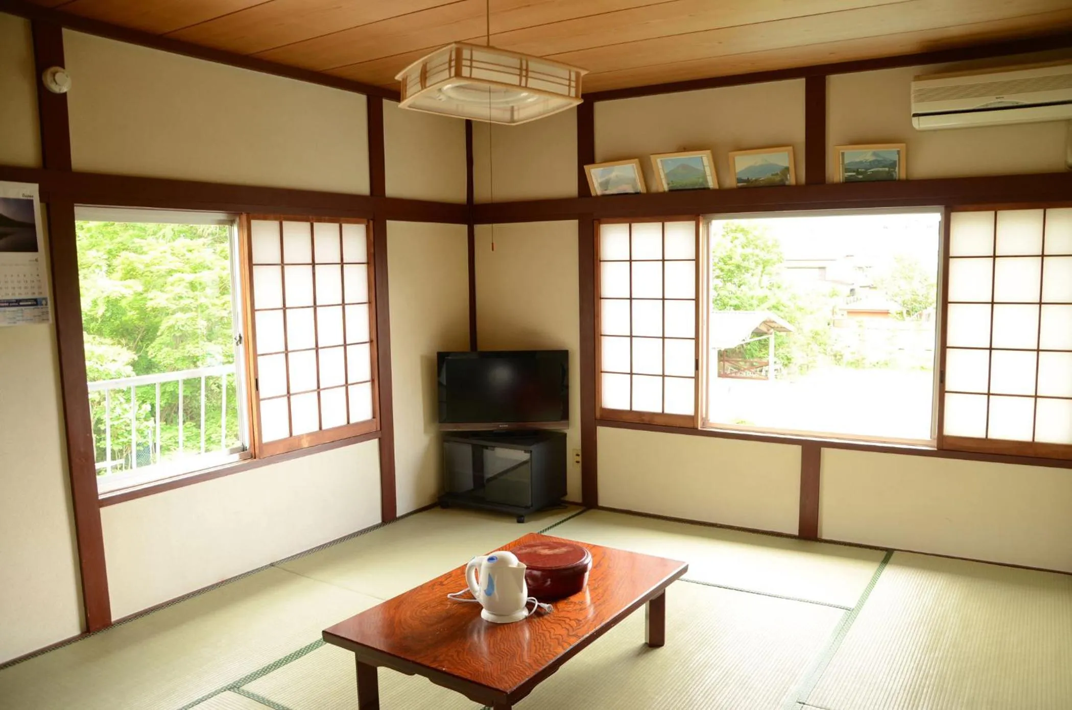 Photo of the whole room in Maruyaso