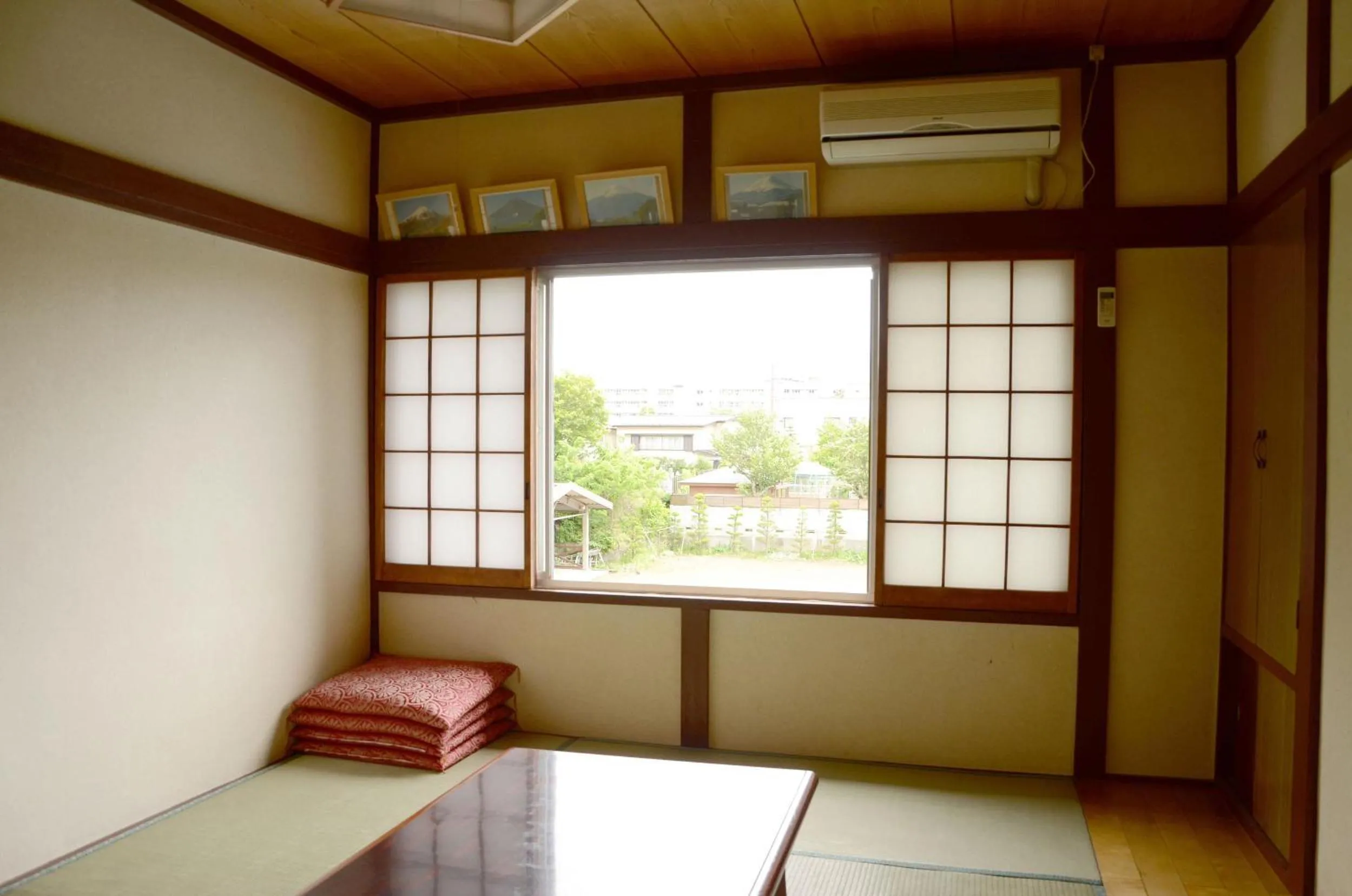 Photo of the whole room in Maruyaso
