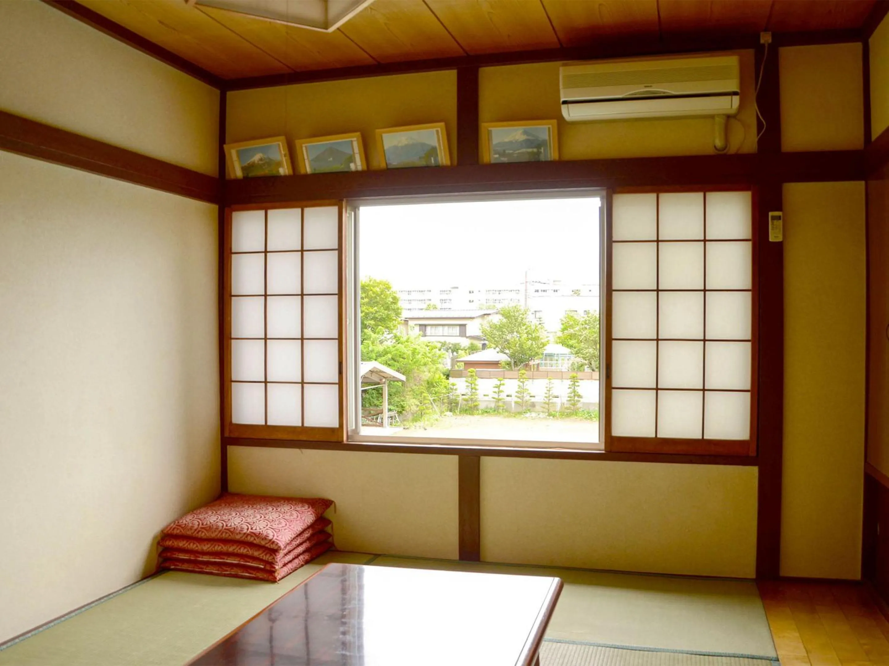 Photo of the whole room in Maruyaso
