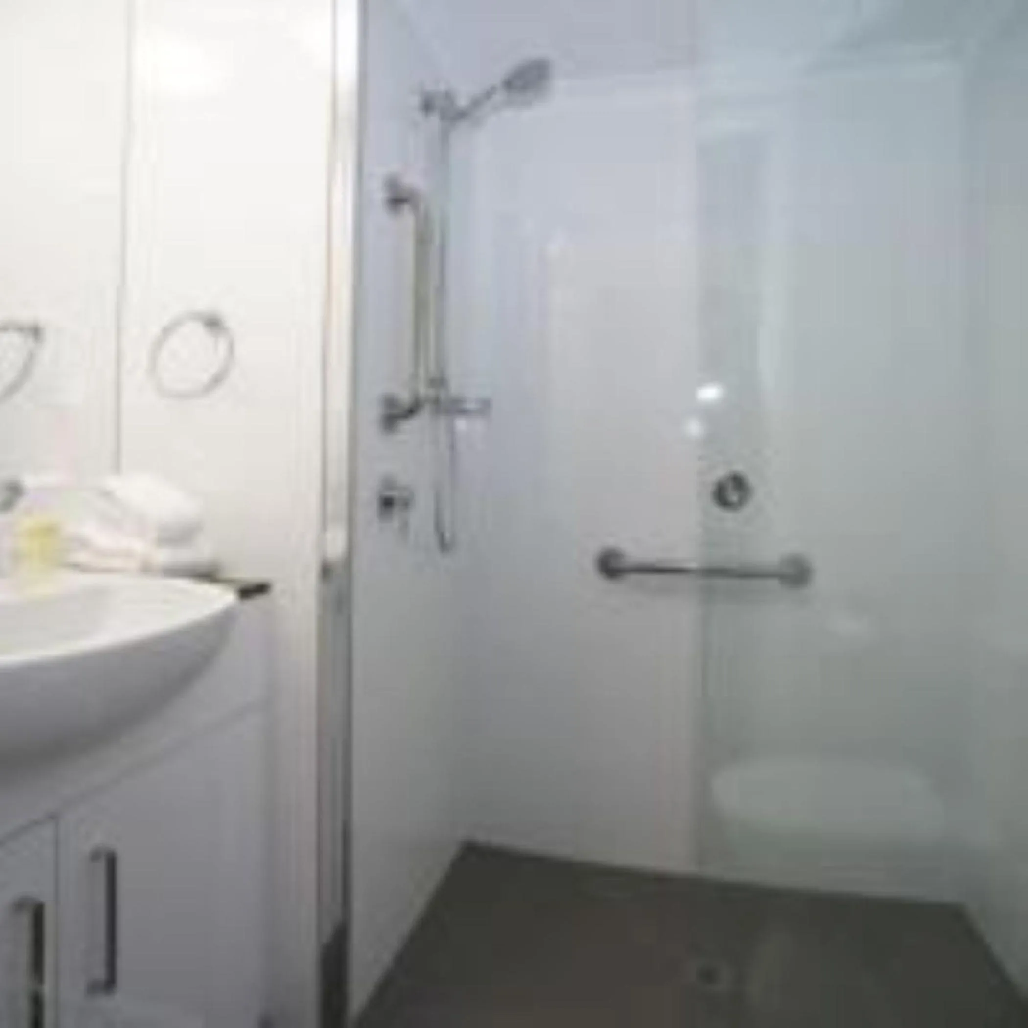 Shower in Centrepoint Apartments Caloundra