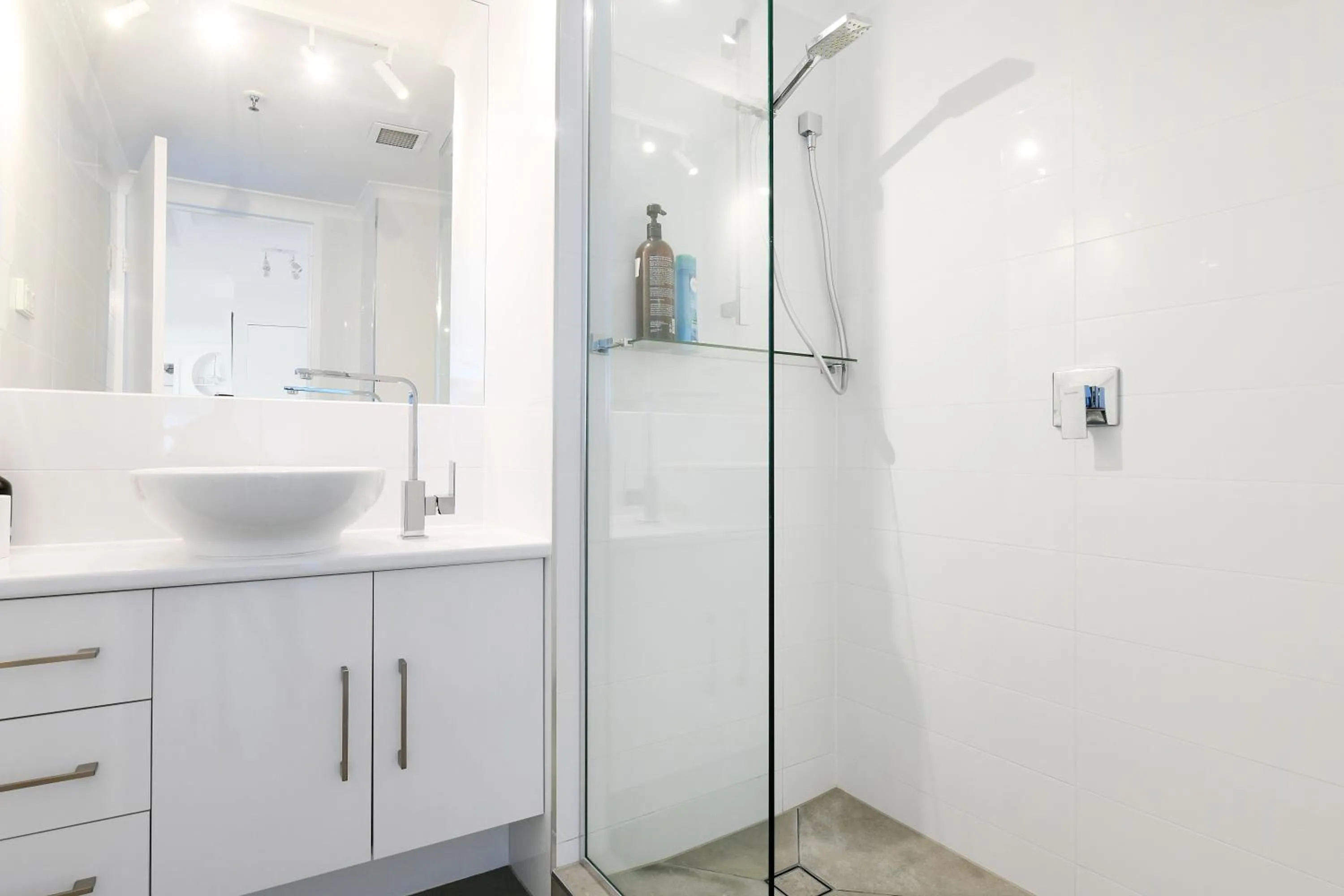 Shower in Centrepoint Apartments Caloundra