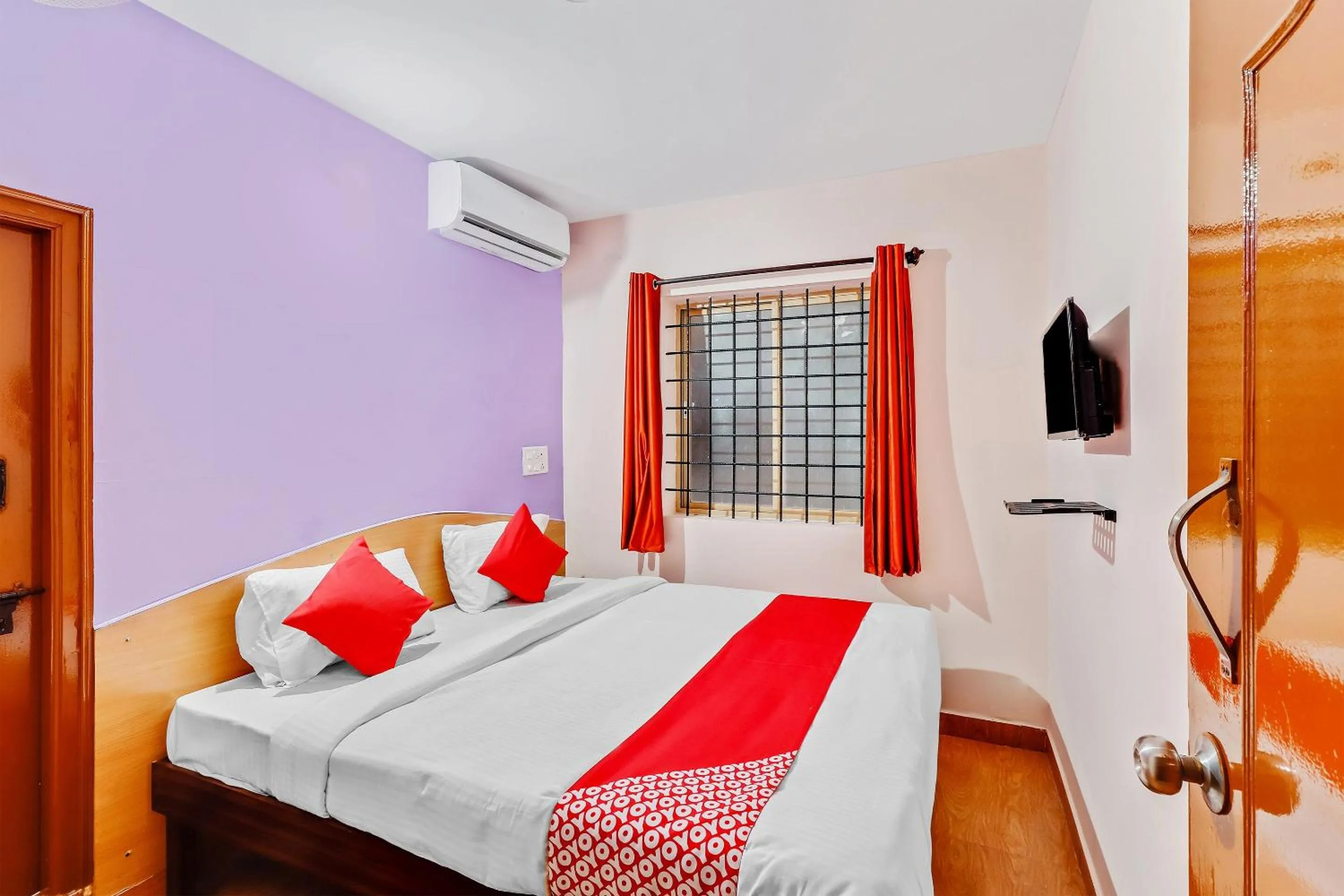 Facade/entrance in Hotel O MRV Royal Suites